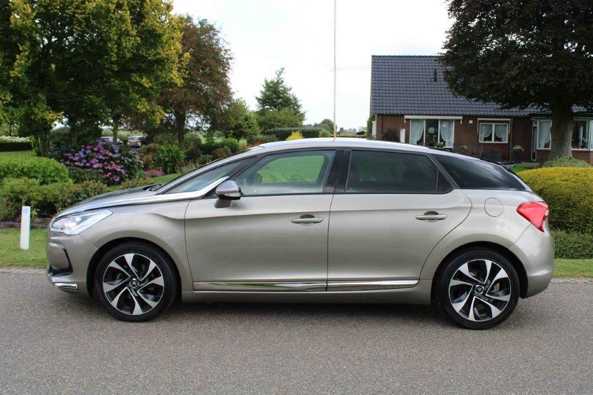 CITROEN Ds5 1.6 156pk So Chic automaat ECC/navi/cruise/camera/pano - 29/40