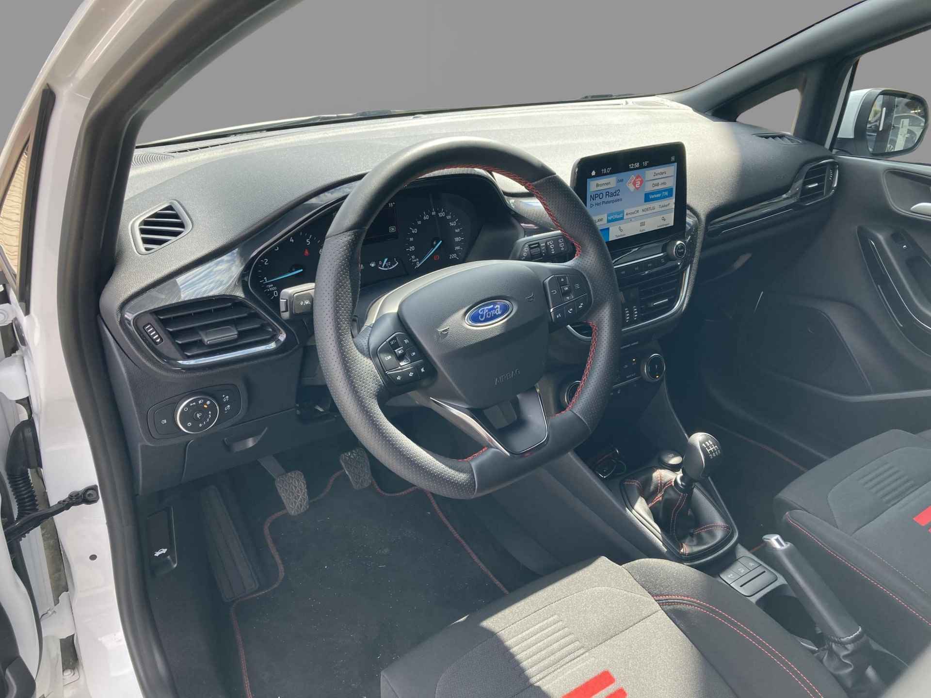 Ford Fiesta ST-Line 1.0 Hybrid 125PK | Stoel, Stuurwiel- én Voorruitverwarming | Parkeer sensoren achter | Apple Carplay | Android Auto | - 8/25