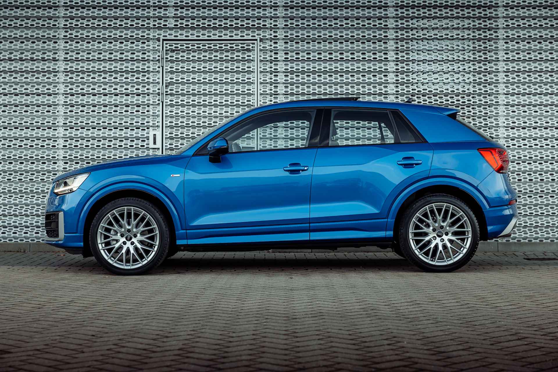 Audi Q2 35 TFSI 150pk s-tronic S Edition | S-line Interieur & Exterieur | Panoramadak | LED | Navigatie | 19" LM velgen - 3/32