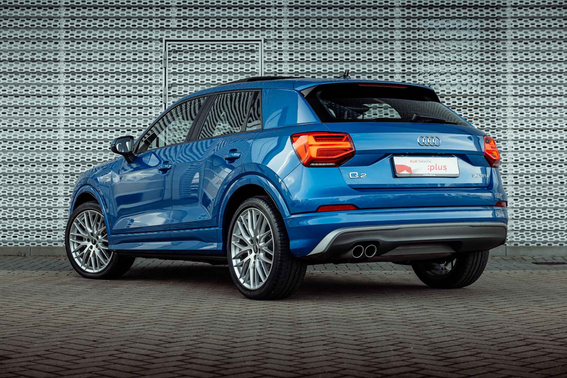 Audi Q2 35 TFSI 150pk s-tronic S Edition | S-line Interieur & Exterieur | Panoramadak | LED | Navigatie | 19" LM velgen - 5/32