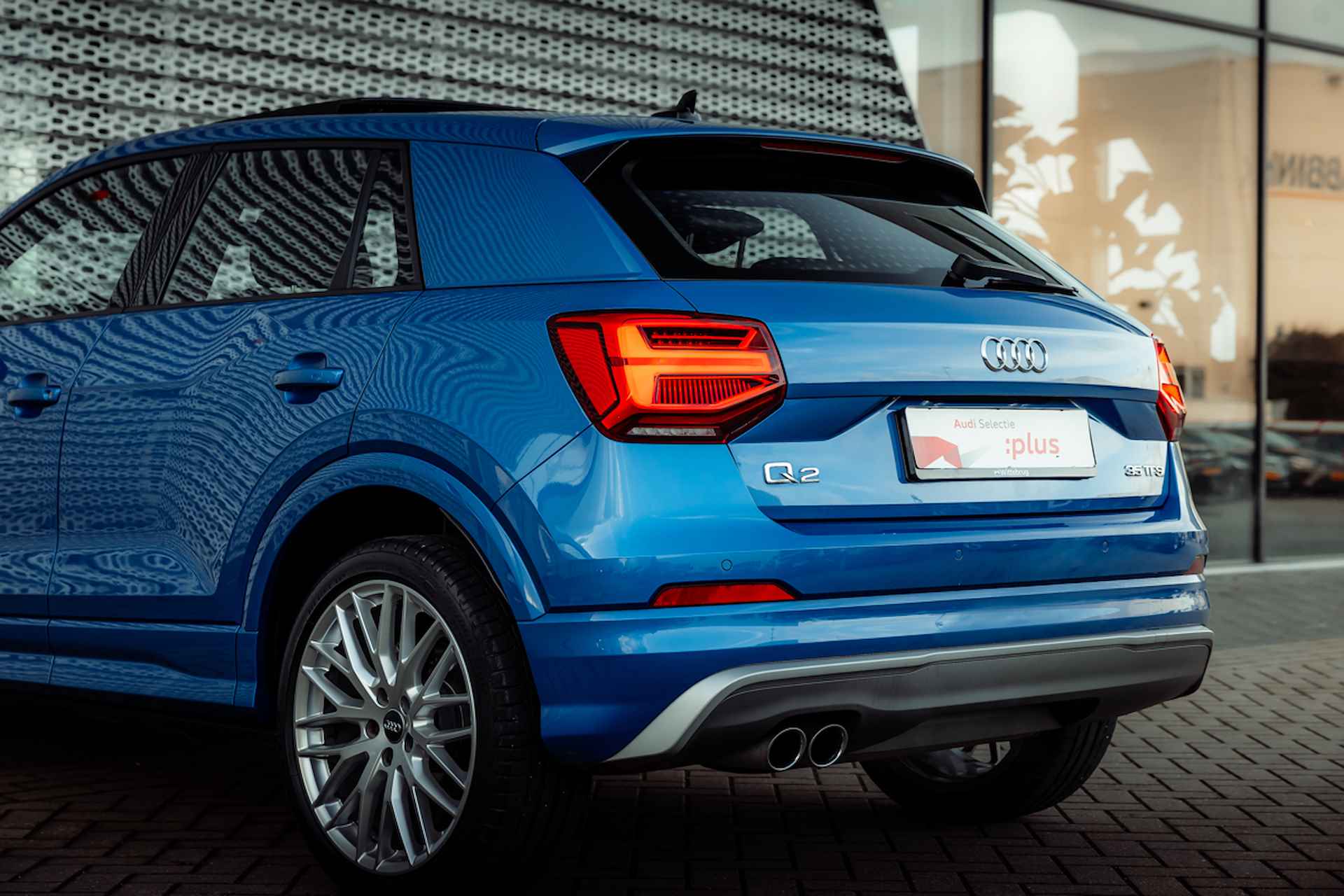 Audi Q2 35 TFSI 150pk s-tronic S Edition | S-line Interieur & Exterieur | Panoramadak | LED | Navigatie | 19" LM velgen - 15/32