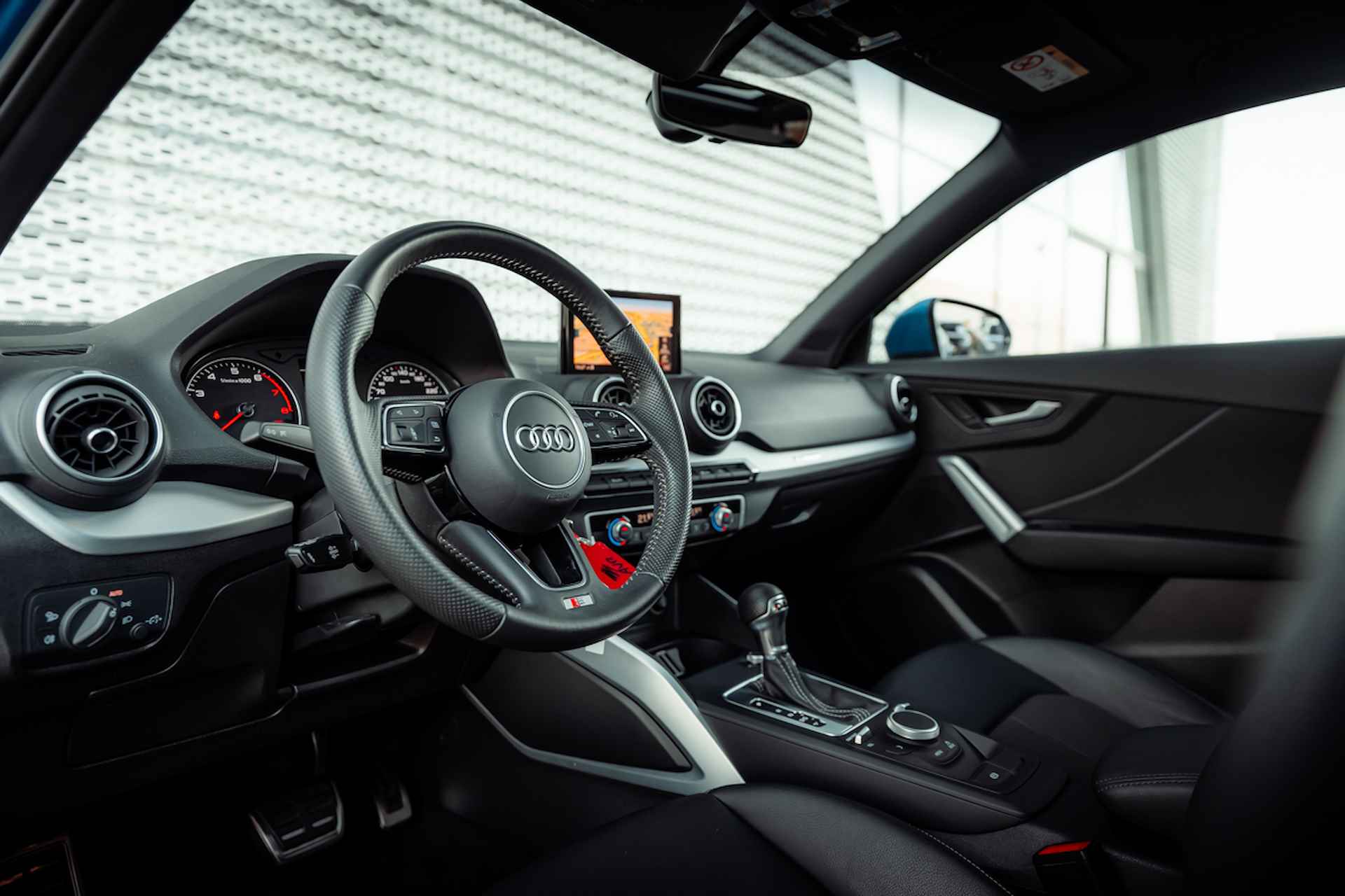 Audi Q2 35 TFSI 150pk s-tronic S Edition | S-line Interieur & Exterieur | Panoramadak | LED | Navigatie | 19" LM velgen - 19/32