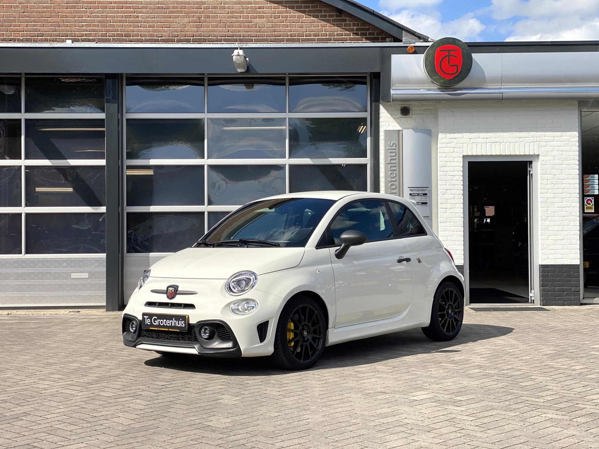 Abarth 695 Fiat / Abarth 695 COMPETIZIONE 1.4T 180PK | SABELT |