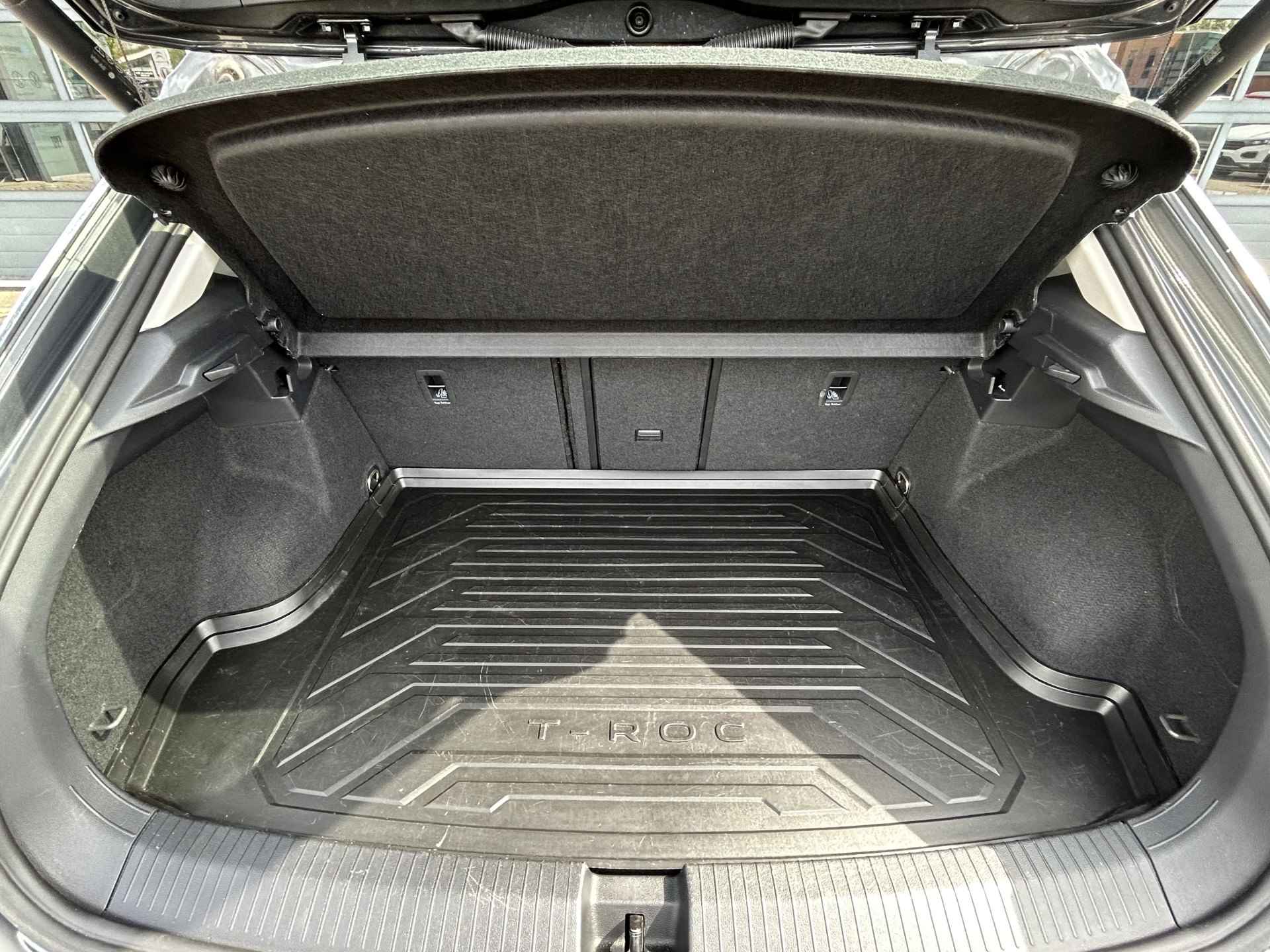 Volkswagen T-Roc 1.5 TSI 150 pk Style Business 7-DSG | Trekhaak afneembaar | Achteruitrijcamera | Apple Carplay/Android | Parkeersensoren | - 30/33