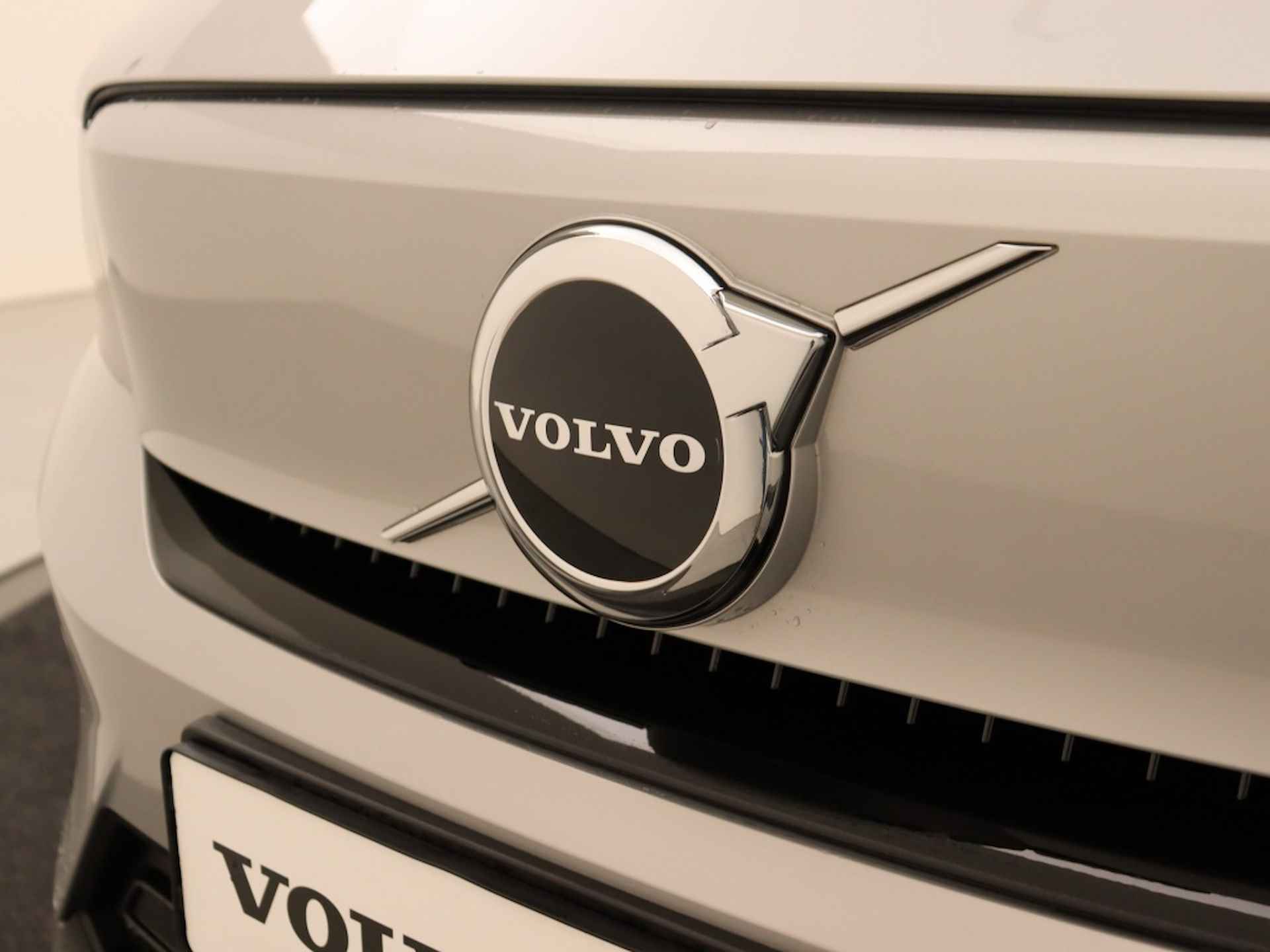 Volvo XC40 EXTENDED RANGE (SINGLE) PLUS DARK ACC BLIS KEYLESS 20INCH GOOGLE - 25/32