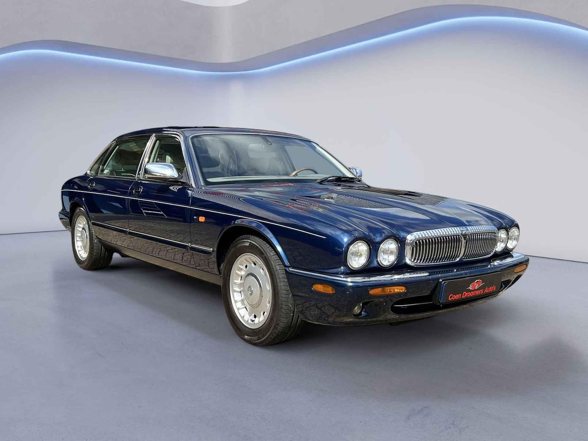 Jaguar Daimler 4.0 V8 TOPSTAAT, YOUNGTIMER, Beige Leder, Stoelverwarming V+A, Elektrische Stoelen V+A, Climate Control, Cruise Control, Apple Carplay, (MET GARANTIE*) - 8/38