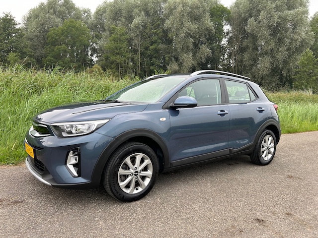 KIA Stonic 1.0 T-GDi 100pk DynamicLine | Apple carplay / Android auto | Trekhaak | Camera | Pdc | LM velgen | NAP | Rijklaar prijs!