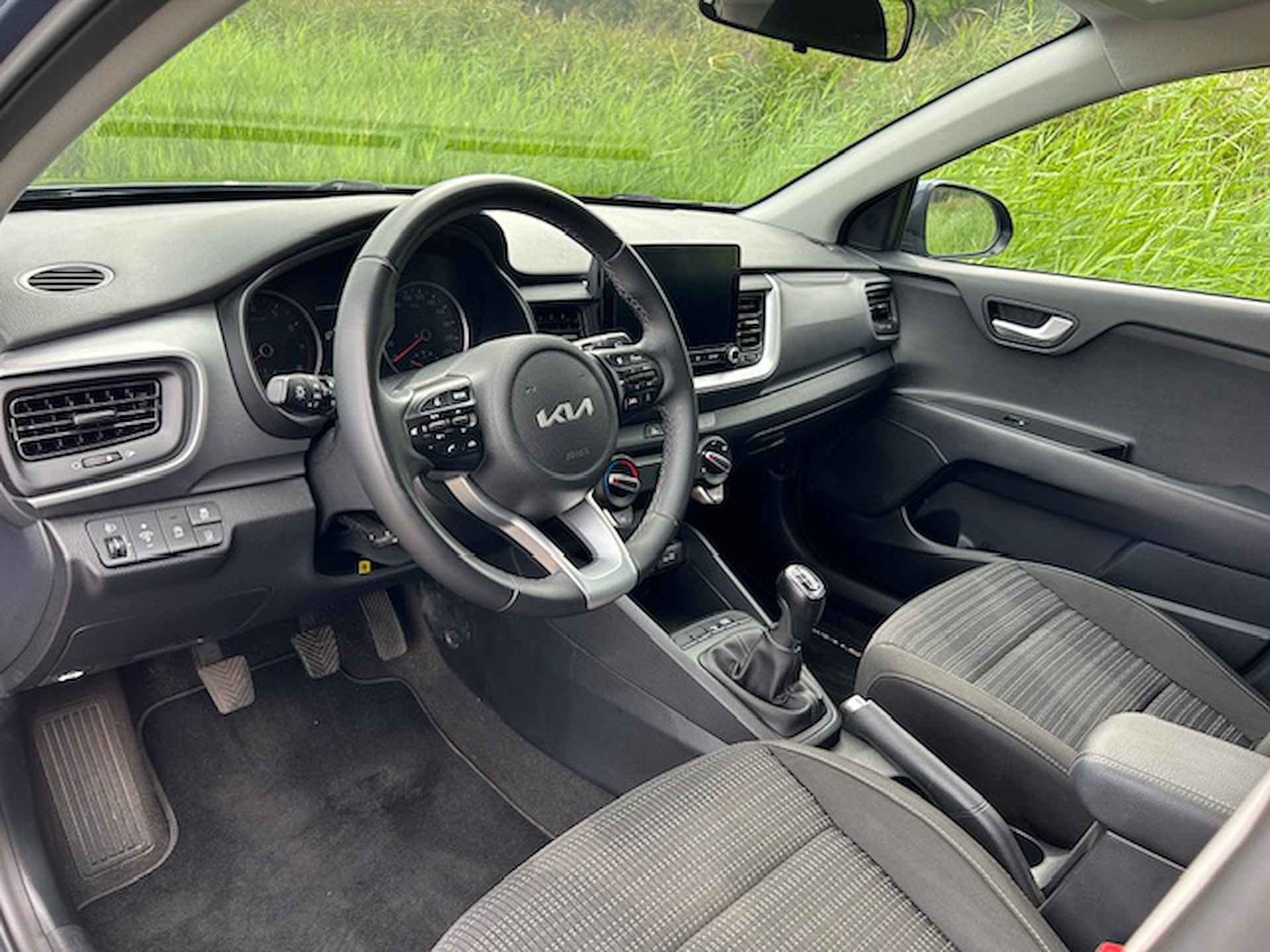 KIA Stonic 1.0 T-GDi 100pk DynamicLine | Apple carplay / Android auto | Trekhaak | Camera | Pdc | LM velgen | NAP | Rijklaar prijs! - 14/25