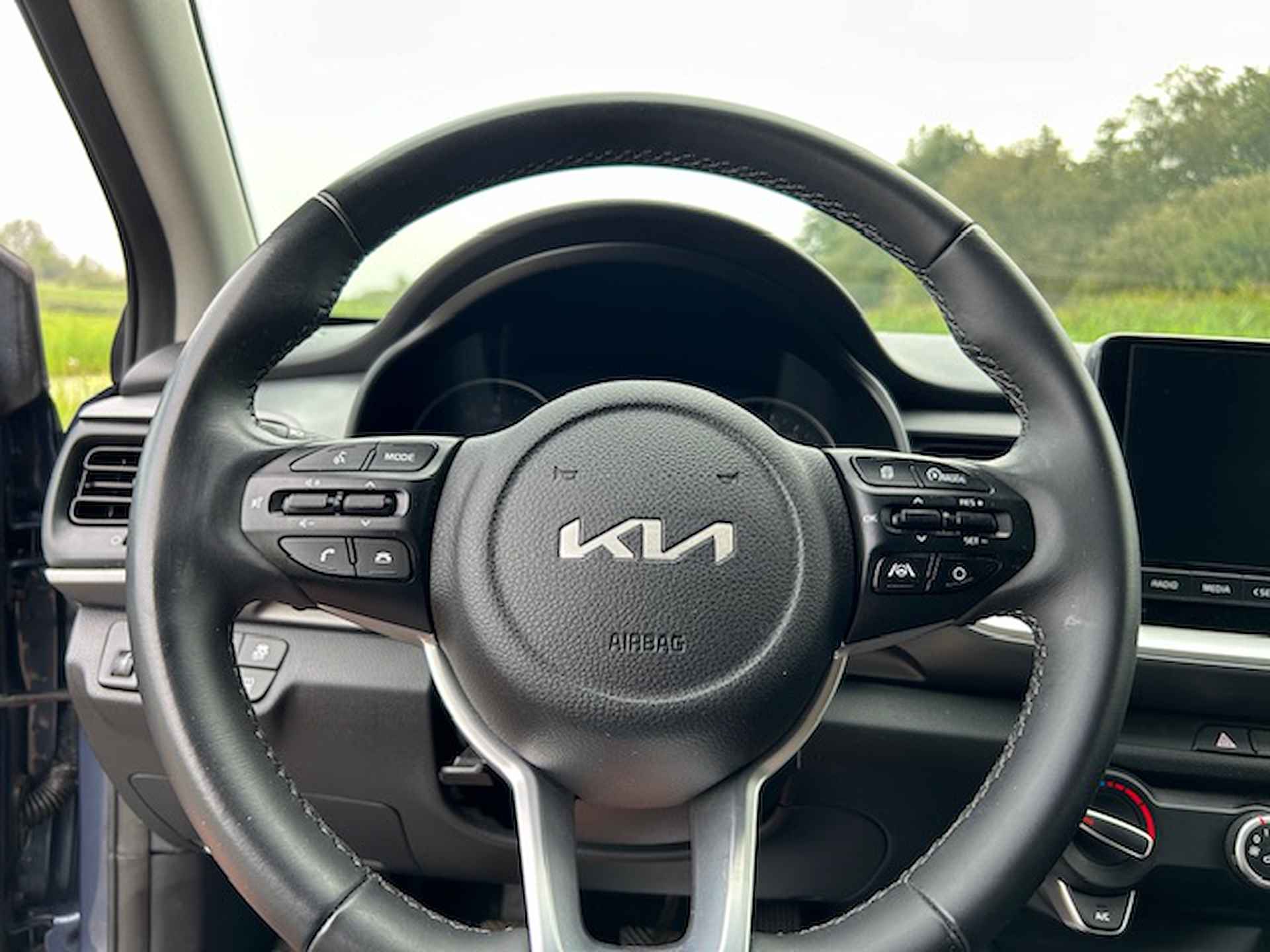 KIA Stonic 1.0 T-GDi 100pk DynamicLine | Apple carplay / Android auto | Trekhaak | Camera | Pdc | LM velgen | NAP | Rijklaar prijs! - 17/25