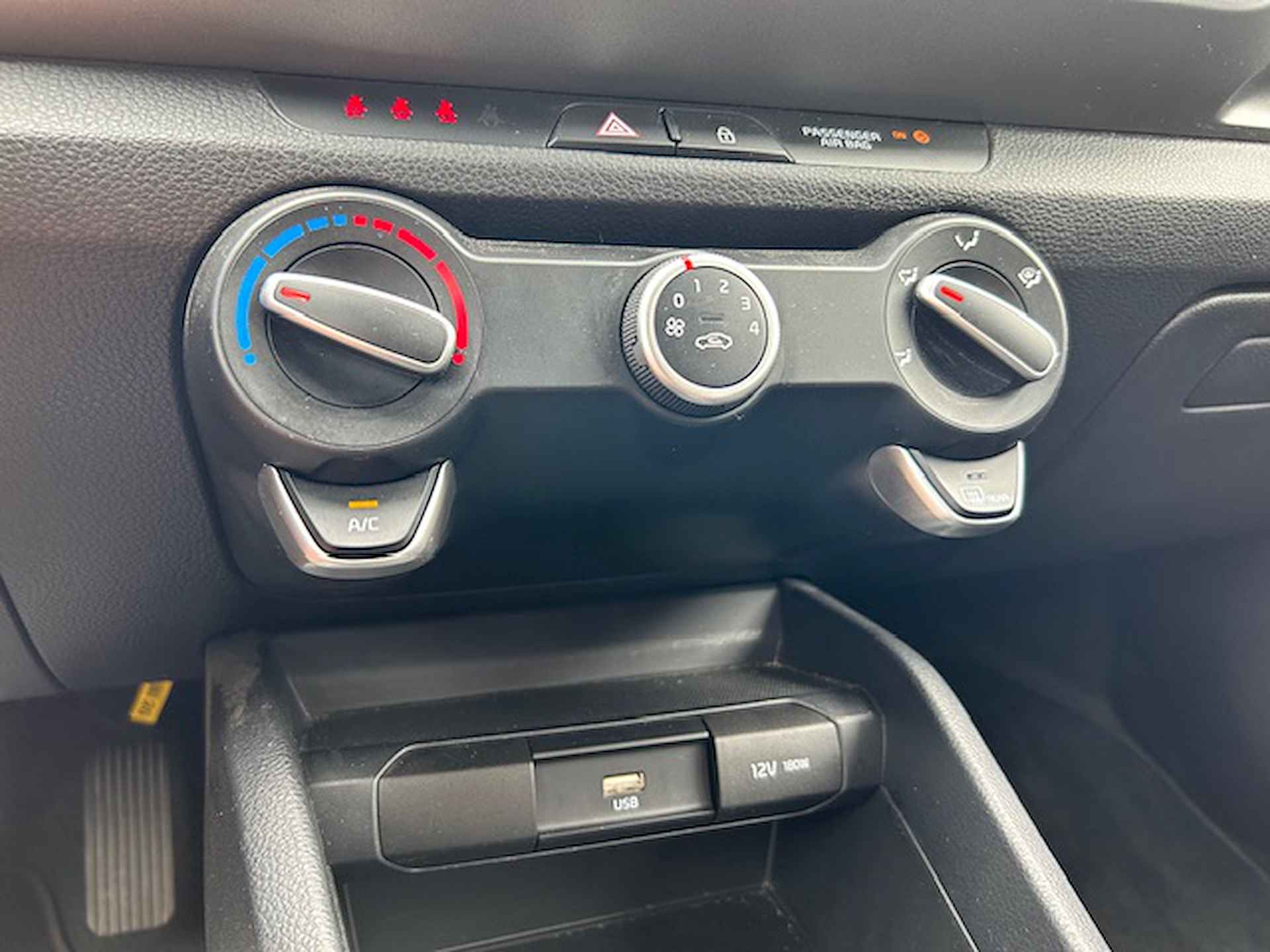 KIA Stonic 1.0 T-GDi 100pk DynamicLine | Apple carplay / Android auto | Trekhaak | Camera | Pdc | LM velgen | NAP | Rijklaar prijs! - 23/25