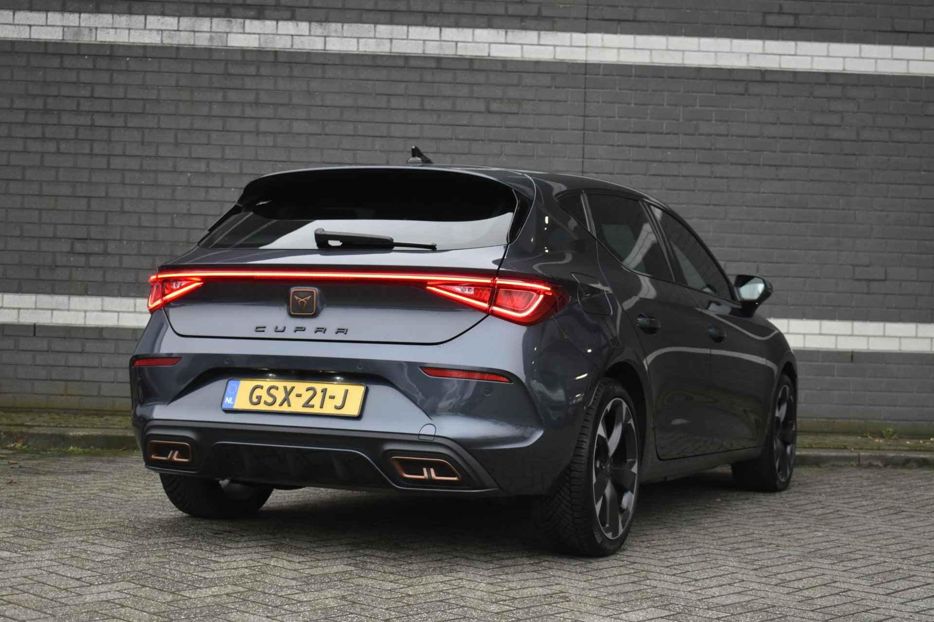 CUPRA Leon 1.4 e-Hybrid VZ Business / PHEV / Stoel - Stuurverwarming / Sfeerverlichting / Carplay - 2/45