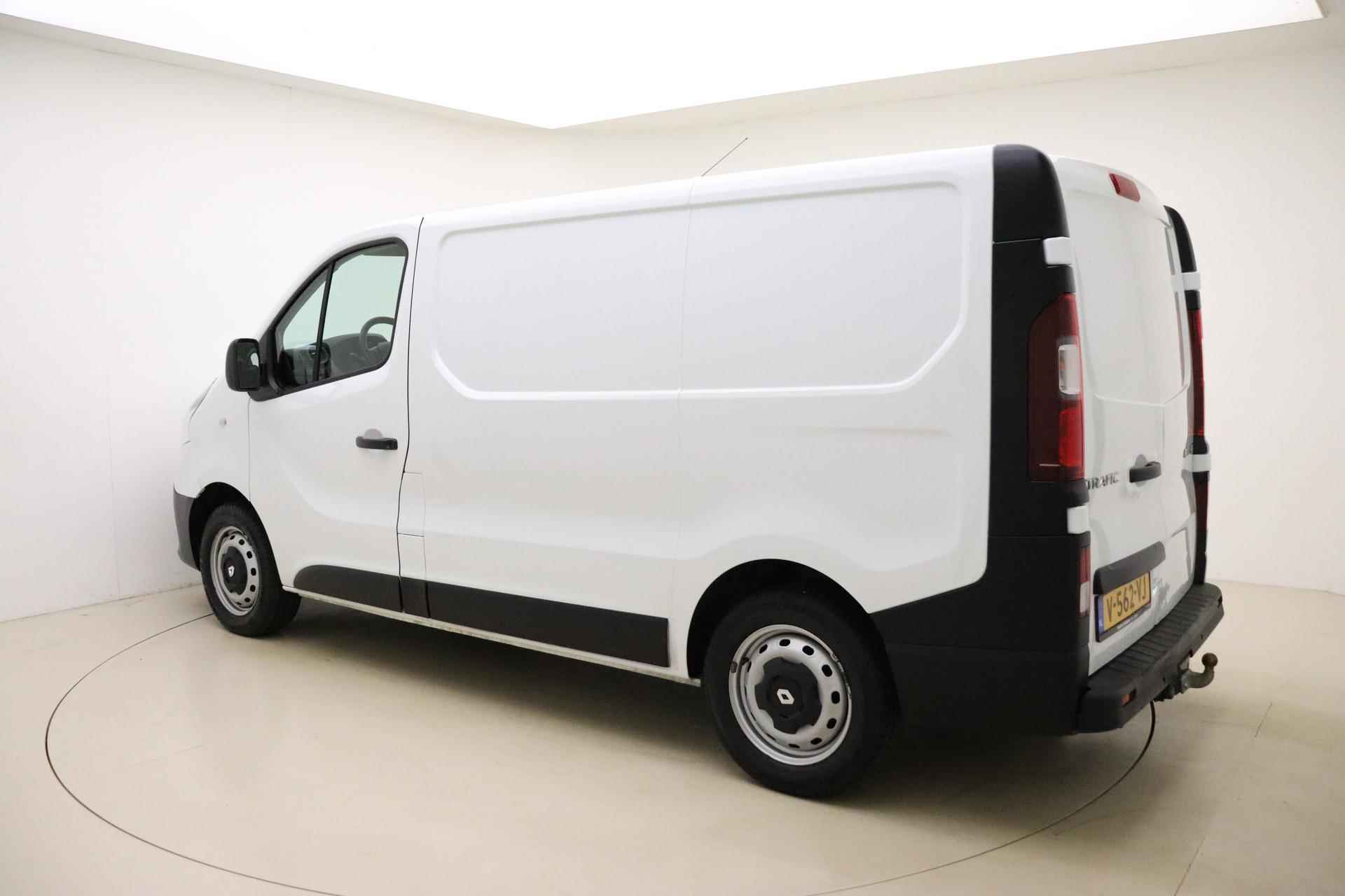 Renault Trafic 1.6 dCi T27 L1H1 Comfort | Airco | Trekhaak | 3 Zitplaatsen voor | Cruise control | Electrische ramen | Zijschuifdeur - 6/27