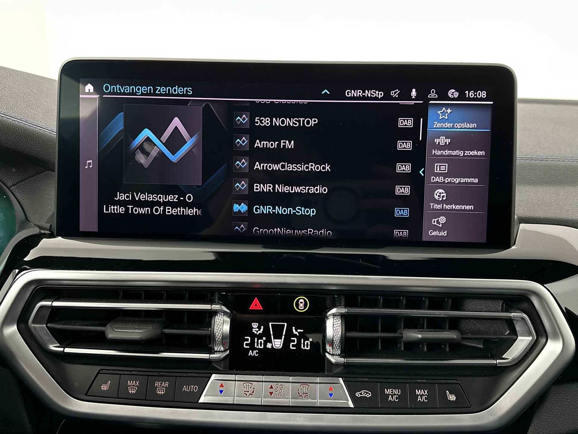 BMW iX3 High Executive 80 kWh | Shadow Line Pack | Extra getint glas achter | Elektrisch verstelbare lendensteun | Harman Kardon Surround Sound Systeem | Comfort telefoonvoorbereiding met draadloze oplaadmogelijkheid | BM - 11/31