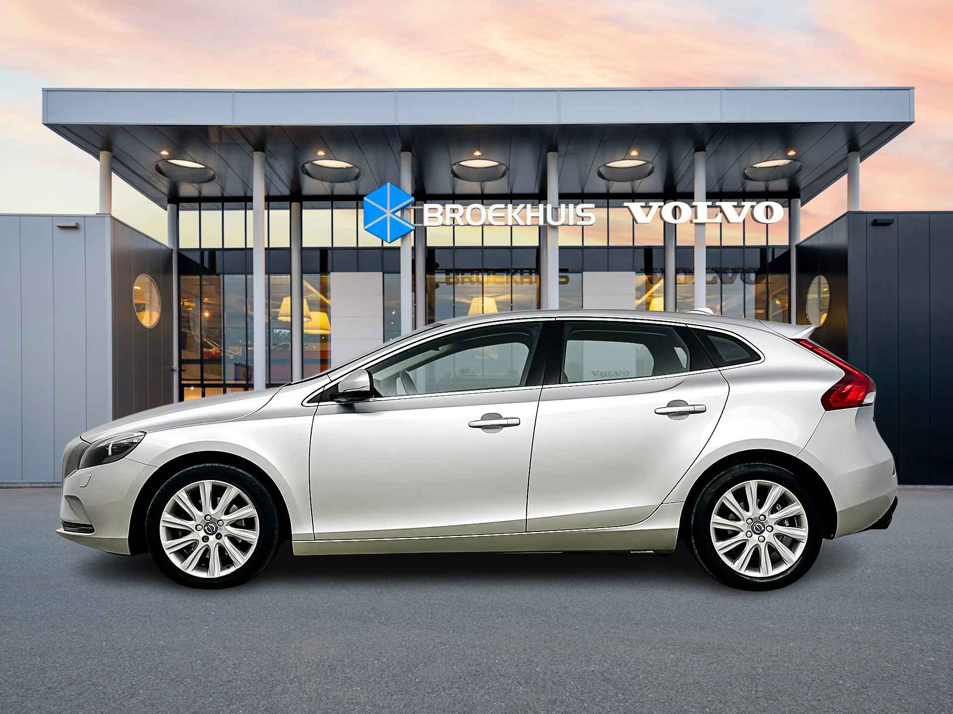 Volvo V40 T3 Nordic+ | 17" | Xenon | Standkachel | Verwarmbare voorstoelen | Park Assist achter | Cruise control | Climate control | Elekt - 9/27