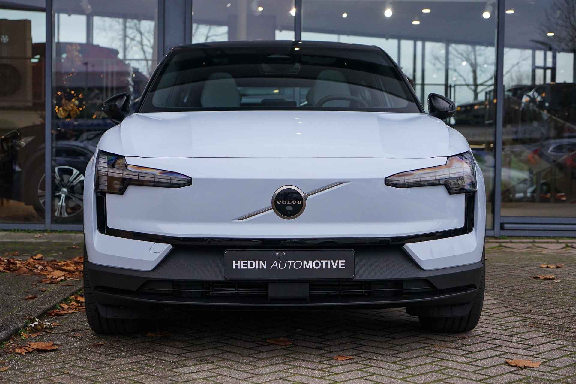 Volvo EX30 Twin Motor Performance Ultra 69 kWh Stoel + Stuurverwarming | Adaptieve Cruise + Pilot Assist | Google | BLIS | Panoramadak | Elektrisch verstelbare stoelen | Draadloos Apple Carplay - 2/30