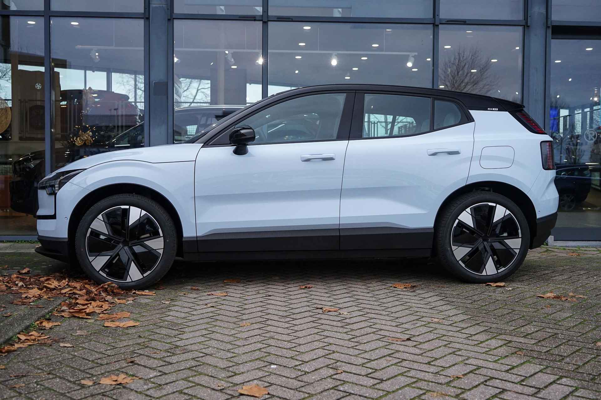 Volvo EX30 Twin Motor Performance Ultra 69 kWh Stoel + Stuurverwarming | Adaptieve Cruise + Pilot Assist | Google | BLIS | Panoramadak | Elektrisch verstelbare stoelen | Draadloos Apple Carplay - 4/30