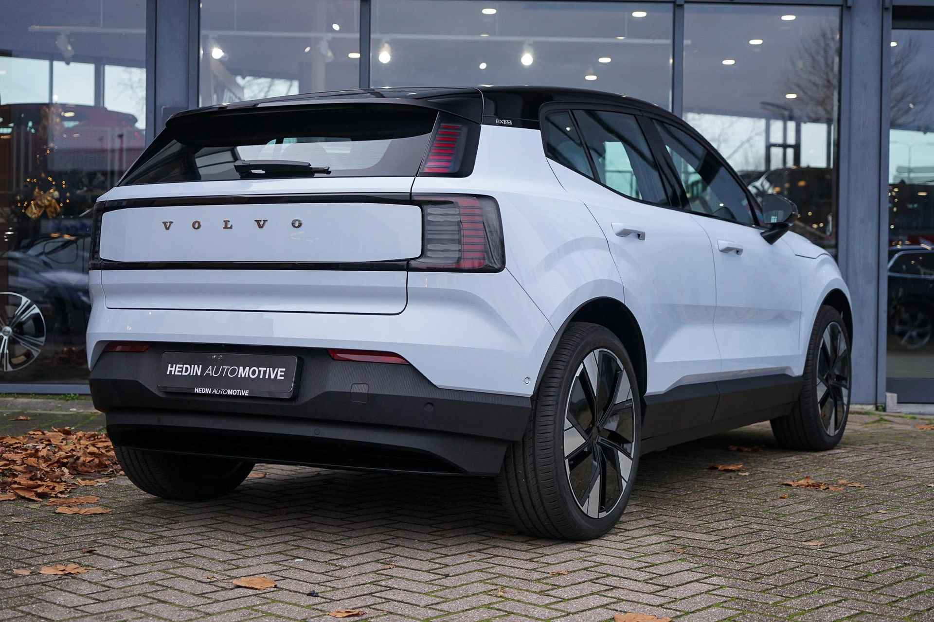 Volvo EX30 Twin Motor Performance Ultra 69 kWh Stoel + Stuurverwarming | Adaptieve Cruise + Pilot Assist | Google | BLIS | Panoramadak | Elektrisch verstelbare stoelen | Draadloos Apple Carplay - 7/30