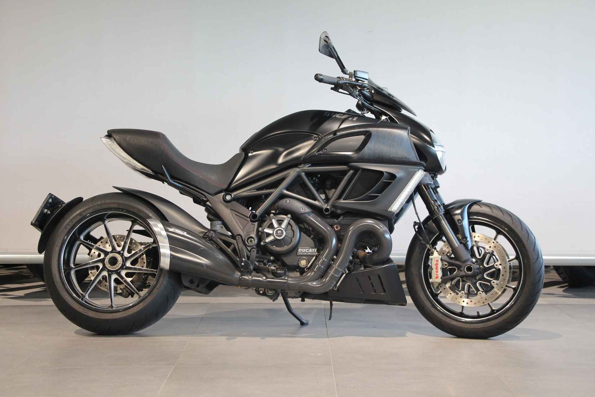 Ducati DIAVEL - 1/11