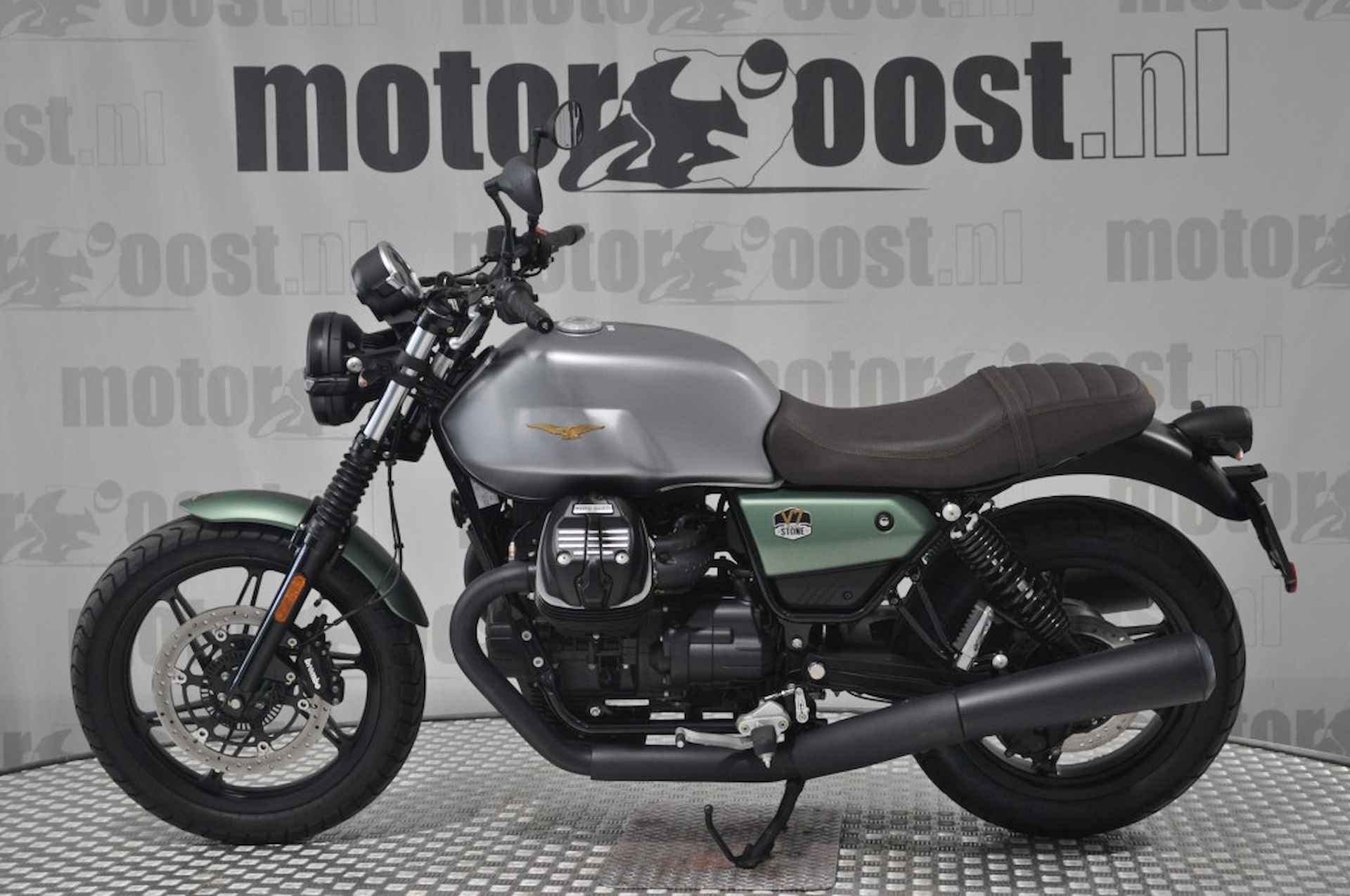 MOTO GUZZI V 7   Stone CENTENARIO - 1/19