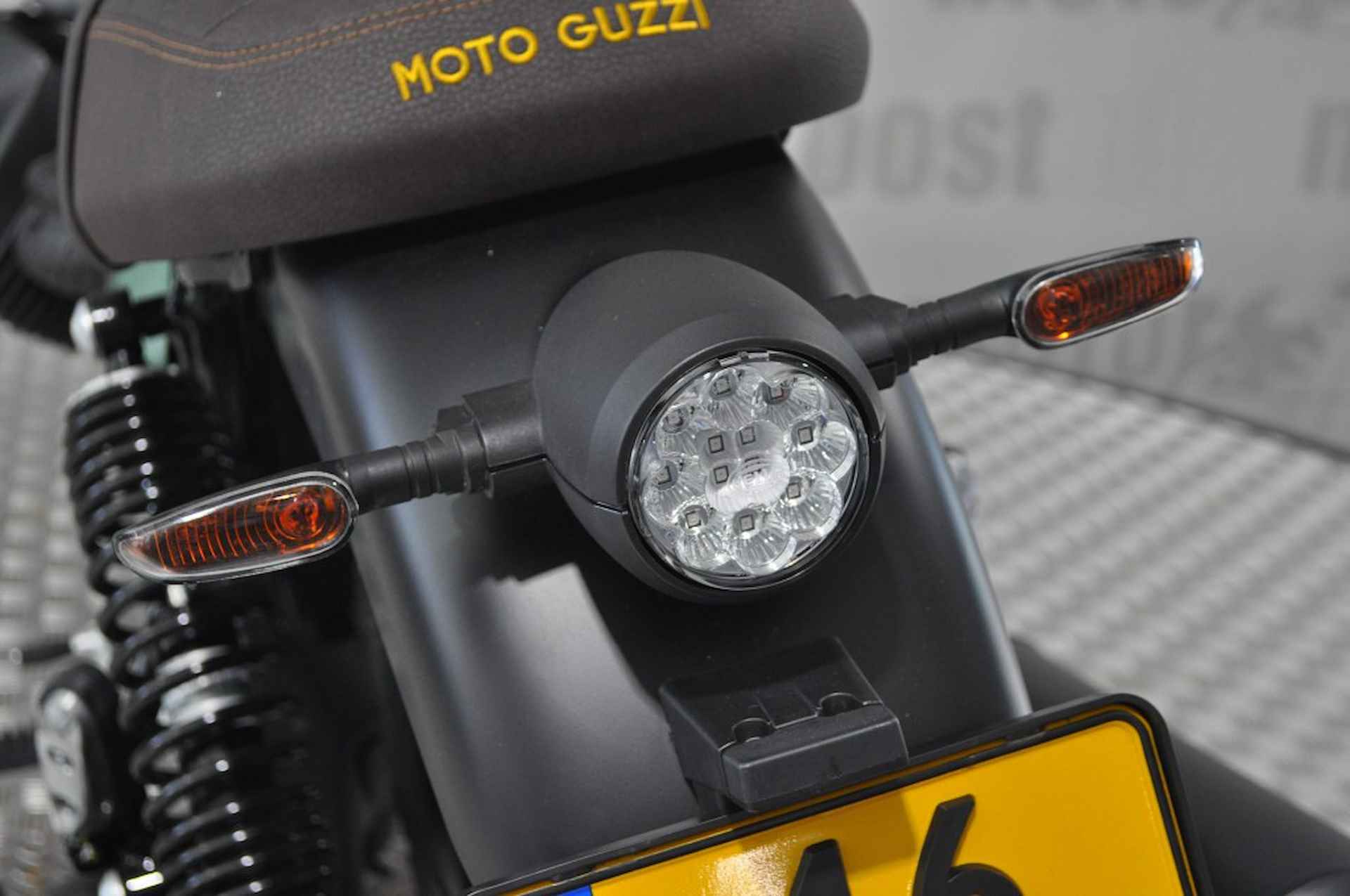 MOTO GUZZI V 7   Stone CENTENARIO - 16/19