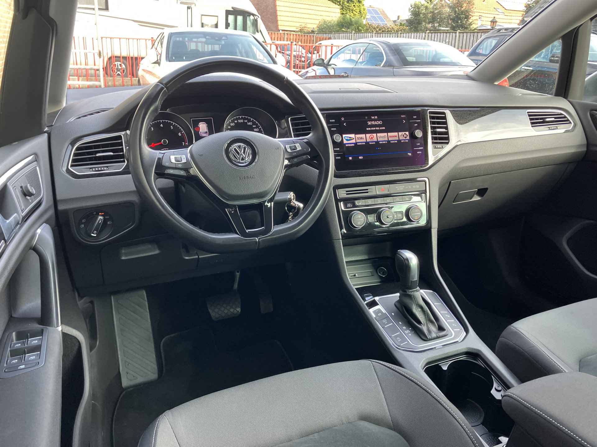 Volkswagen Golf Sportsvan 1.5 TSI ACT 150 pk Highline AUT. | 1e eigenaar | dealer onderhouden | navigatie | adaptieve cruise | trekhaak | 38.000 KM - 15/36