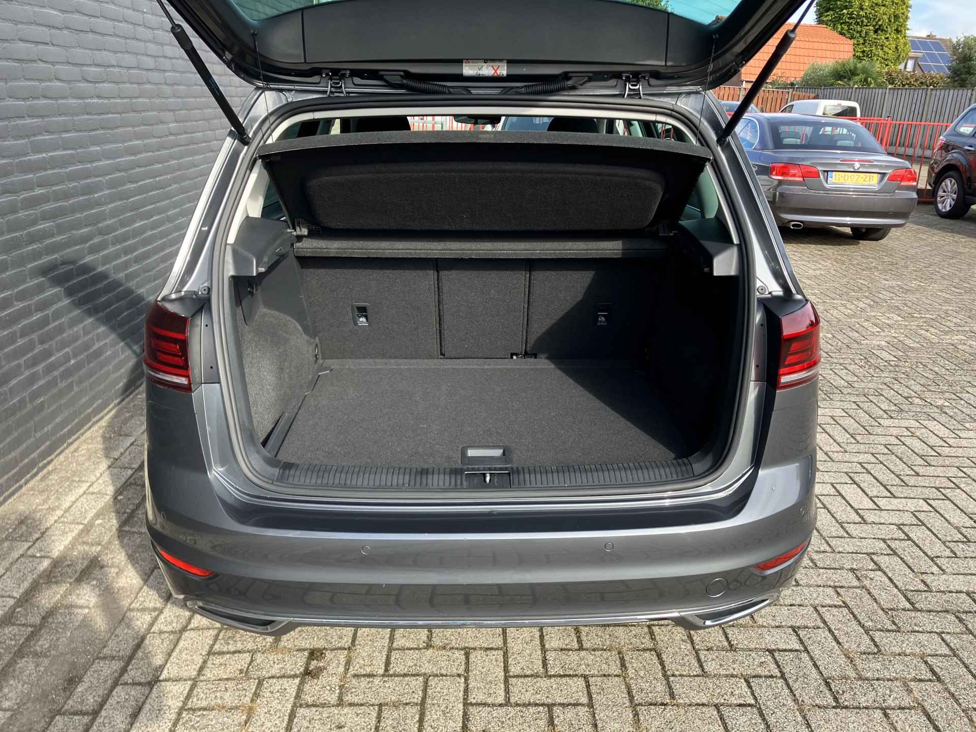 Volkswagen Golf Sportsvan 1.5 TSI ACT 150 pk Highline AUT. | 1e eigenaar | dealer onderhouden | navigatie | adaptieve cruise | trekhaak | 38.000 KM - 21/36