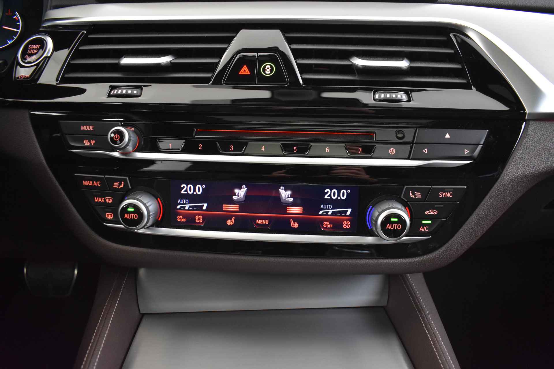 BMW 6 Serie Gran Turismo 640i High Executive M Sport Automaat / Panoramadak / Adaptieve LED / Active Cruise Control / Harman Kardon / Navigatie Professional / Comfort Access - 32/58