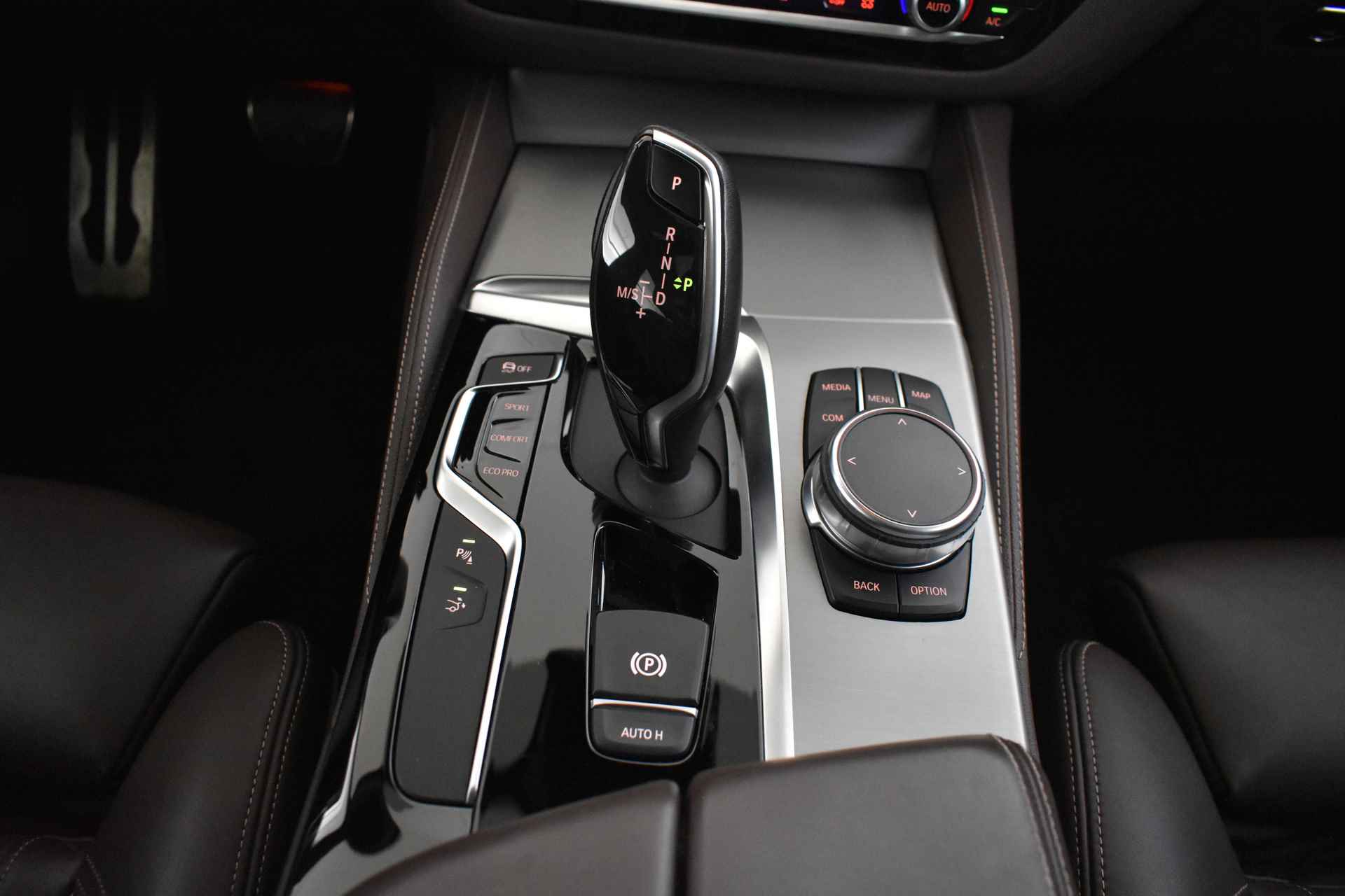 BMW 6 Serie Gran Turismo 640i High Executive M Sport Automaat / Panoramadak / Adaptieve LED / Active Cruise Control / Harman Kardon / Navigatie Professional / Comfort Access - 33/58