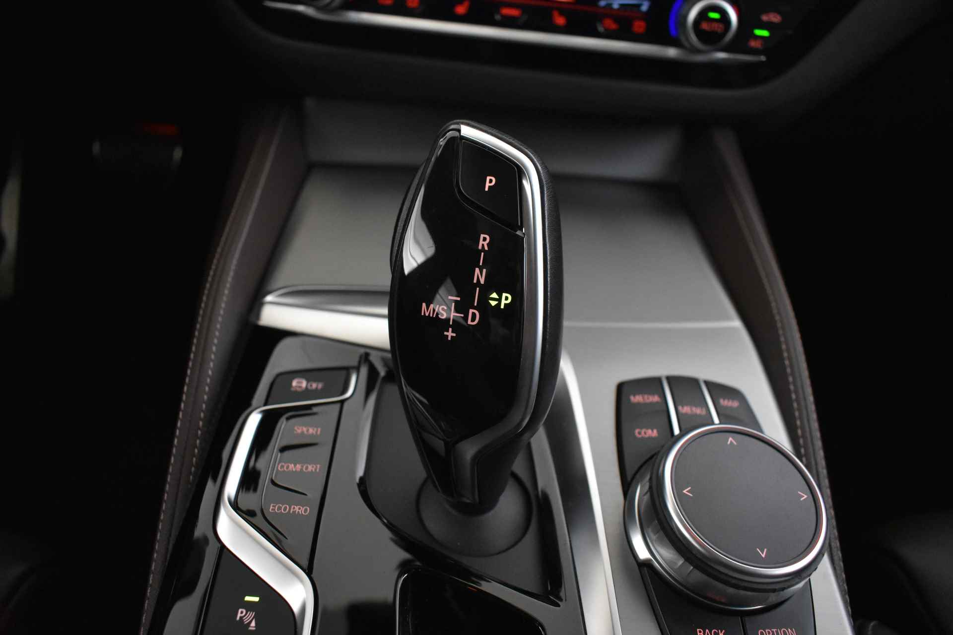 BMW 6 Serie Gran Turismo 640i High Executive M Sport Automaat / Panoramadak / Adaptieve LED / Active Cruise Control / Harman Kardon / Navigatie Professional / Comfort Access - 34/58