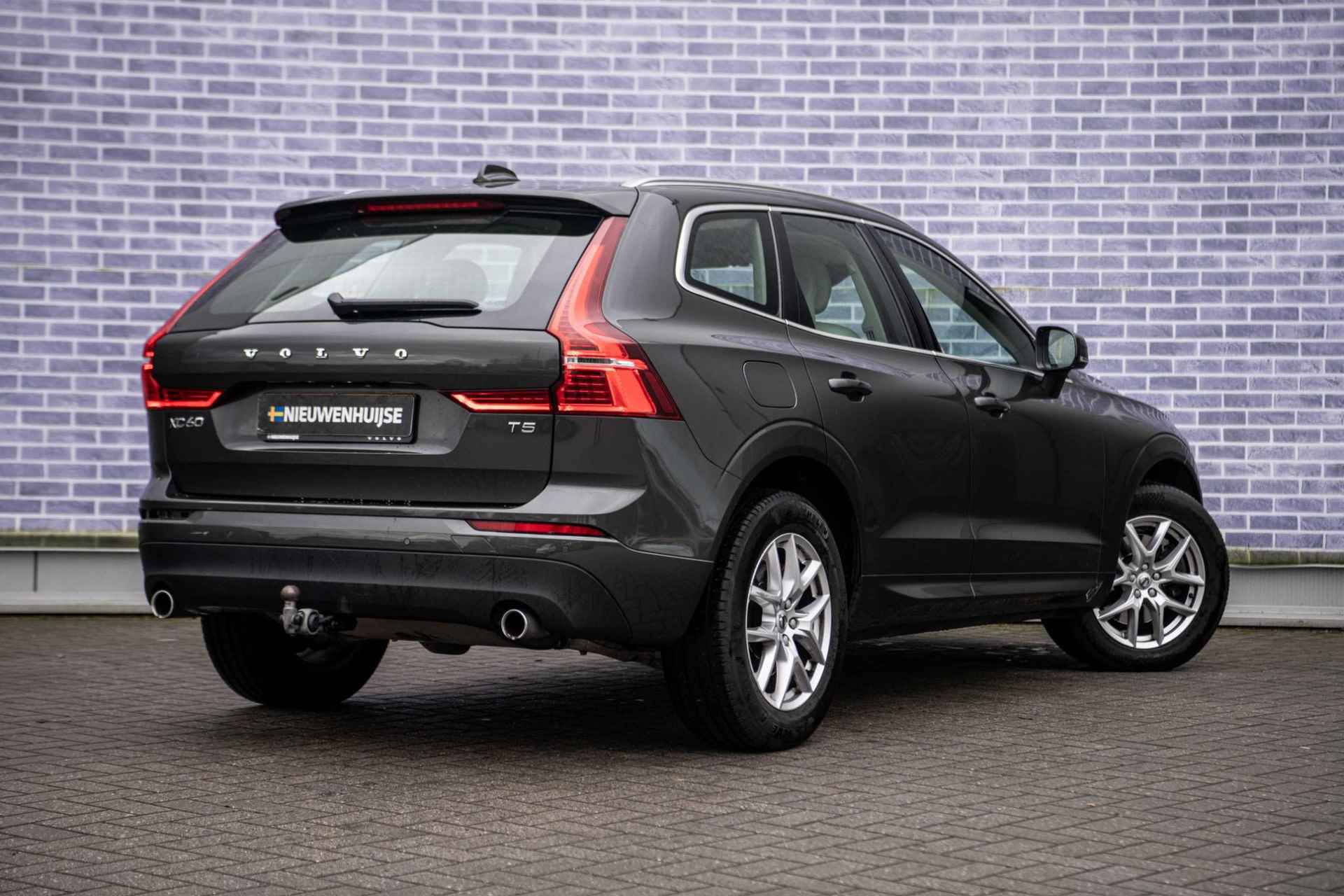 Volvo XC60 2.0 T5 Momentum | Lederen Bekleding | Adaptieve Cruise Control | Dimmende Binnen en Buitenspiegels | Parkeer Camera | Trekhaak | - 4/33