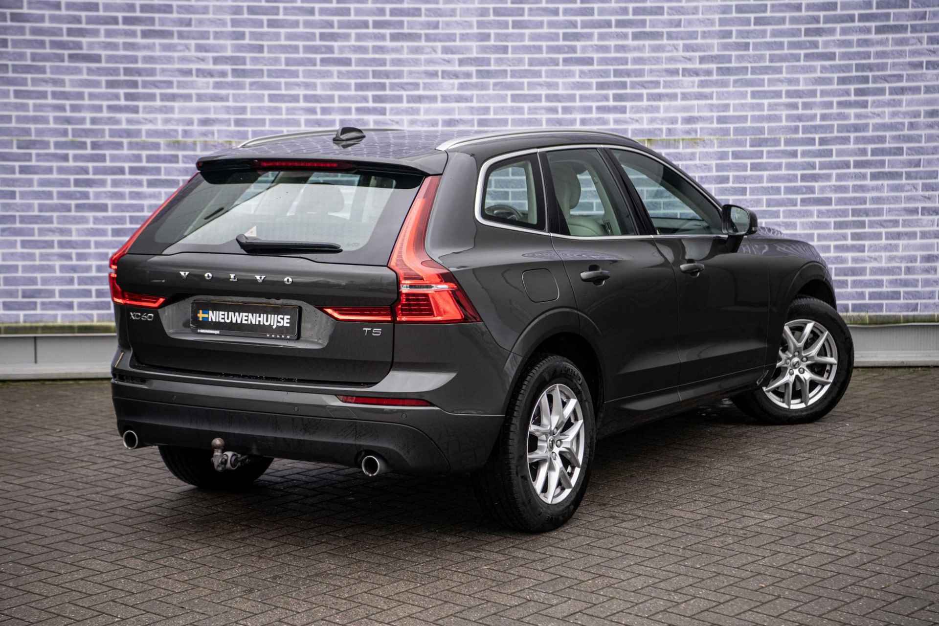 Volvo XC60 2.0 T5 Momentum | Lederen Bekleding | Adaptieve Cruise Control | Dimmende Binnen en Buitenspiegels | Parkeer Camera | Trekhaak | - 17/33