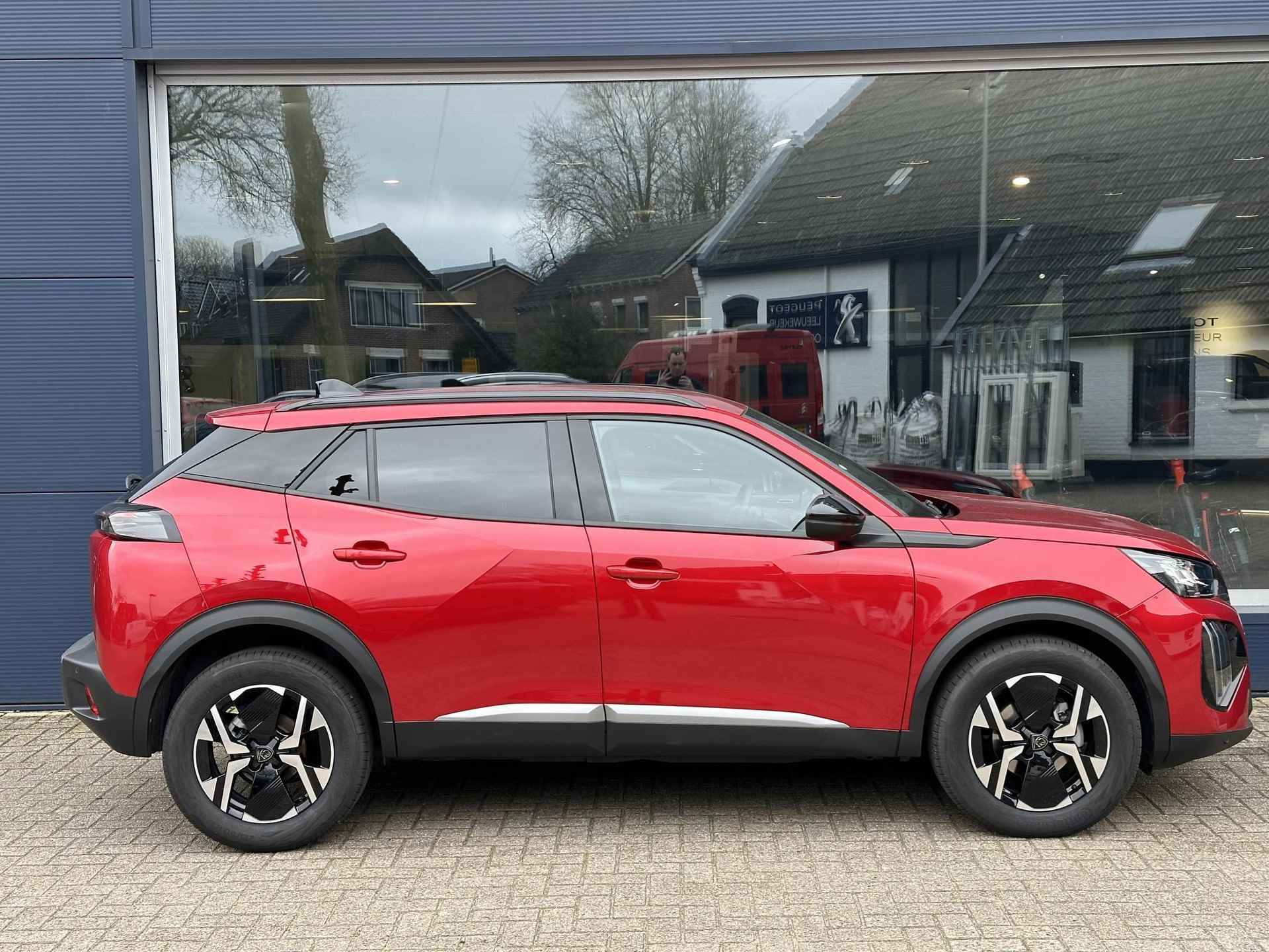 Peugeot 2008 1.2 Turbo 100 PK Allure | € 9.000,- Demo korting! | Navigatie | LED Verlichting | 360 graden Camera | Dodehoek detectie | Parkeercamera | Parkeersensoren | Digitaal Dashboard | Half Lederen stoelen | Lichtmetalen Velgen 17 inch | - 9/52