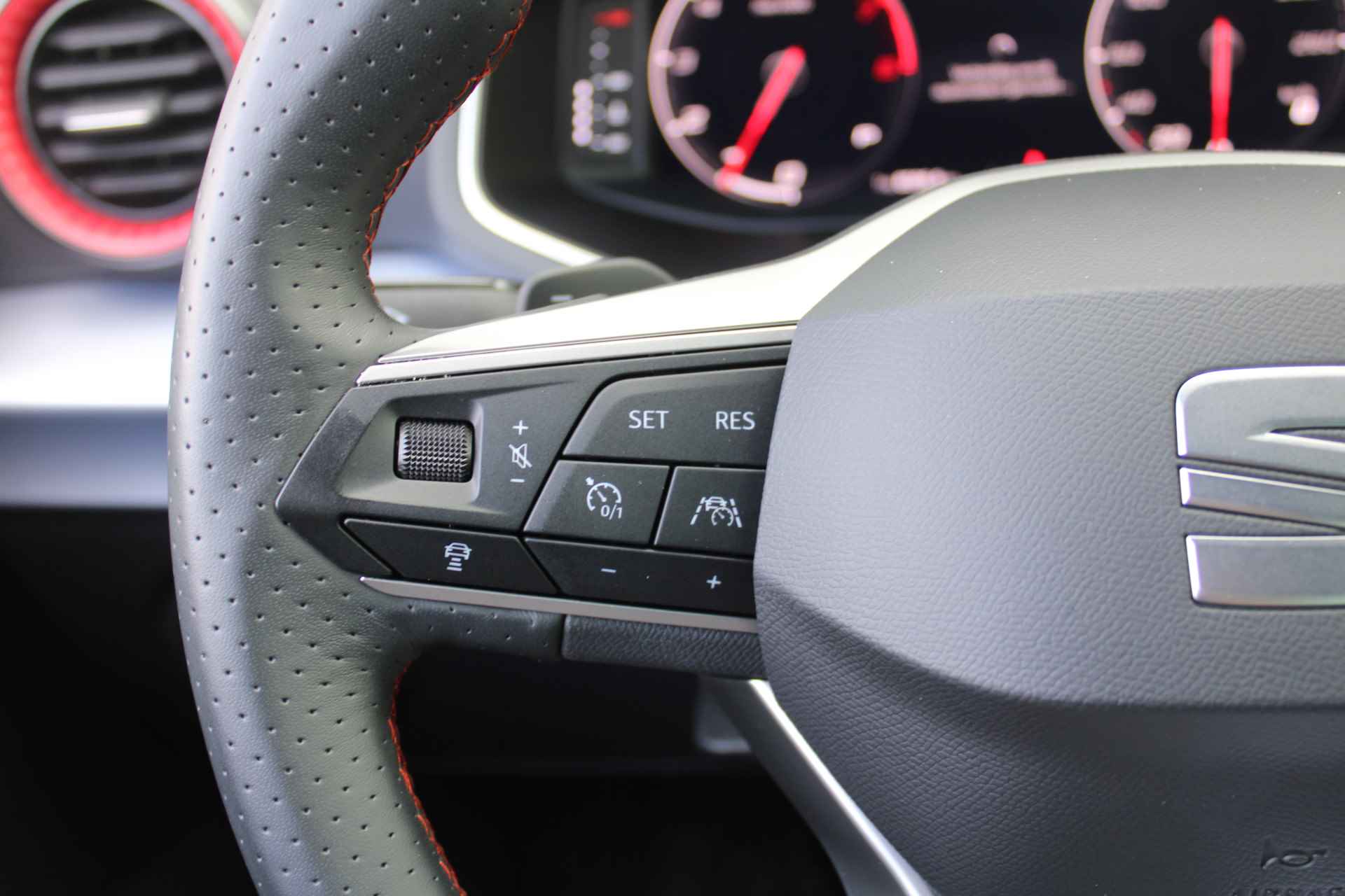 SEAT Arona Aut. 1.0 TSI FR | Automaat | Digital cockpit | BTW | Zeer mooie auto!! | - 12/29