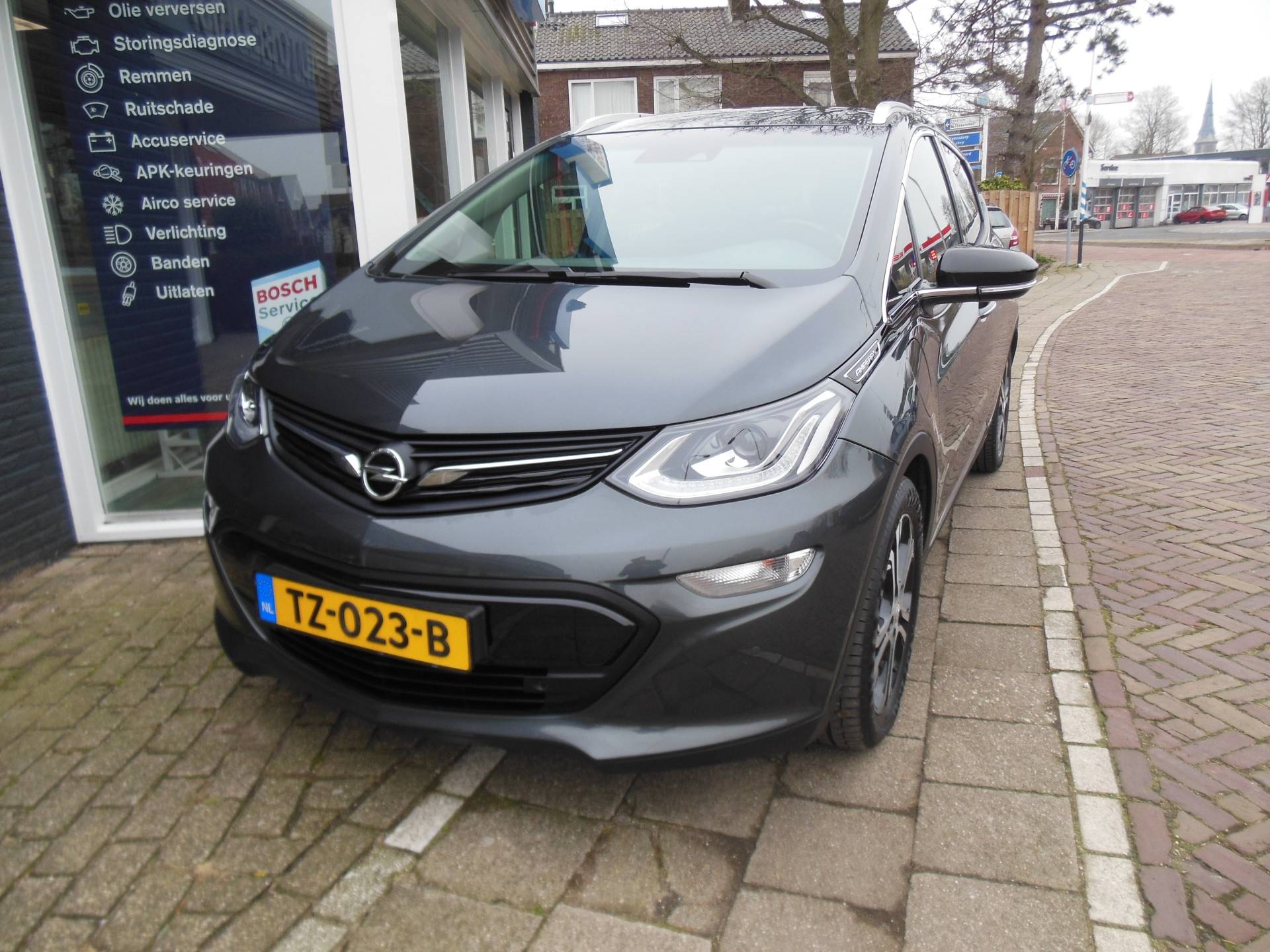 Opel Ampera-E Business executive 60 kWh incl. btw 12 maanden Bovag garantie carplay android EV accus vernieuwd in 2022 bij 152610 km - 1/20