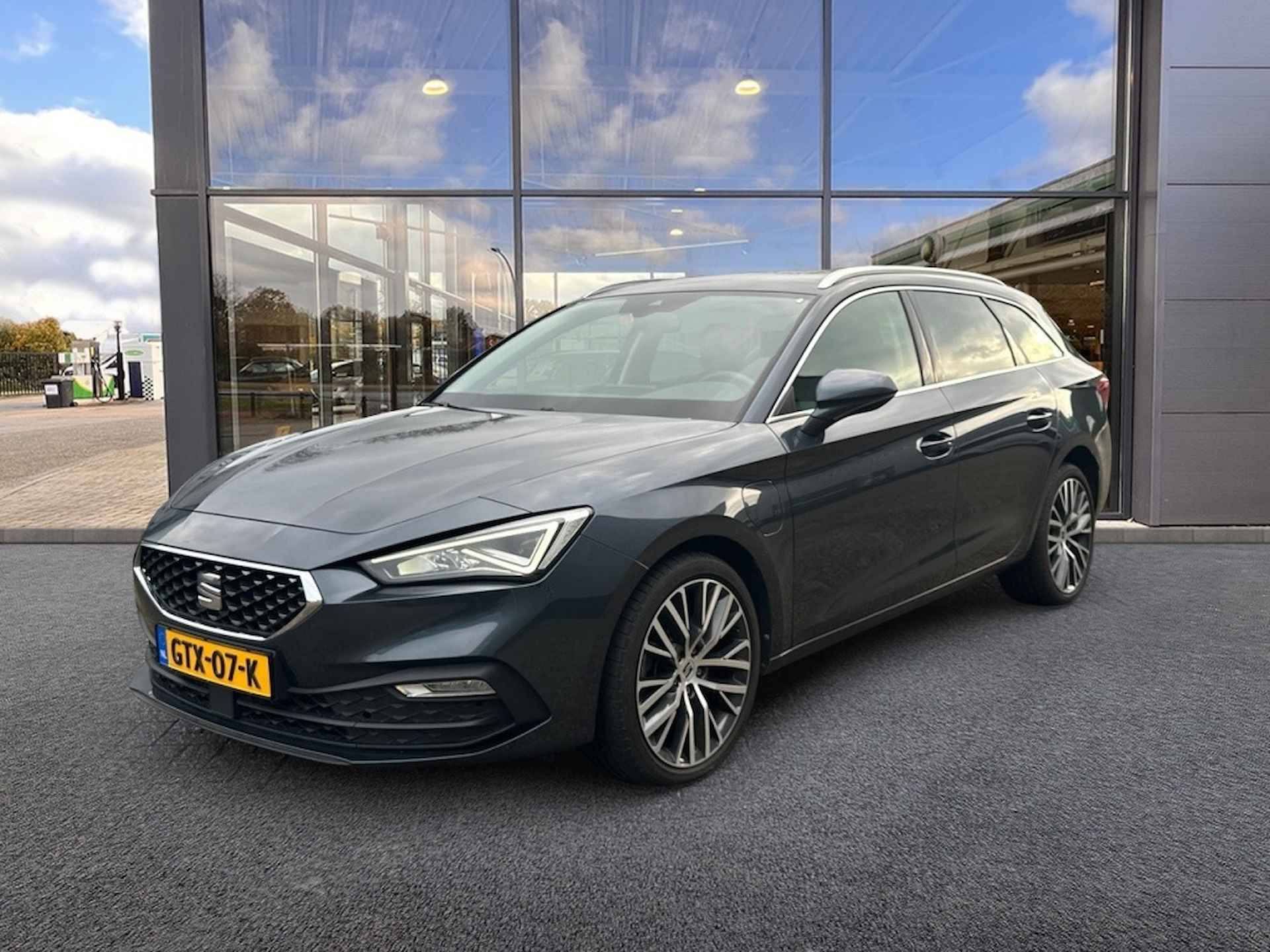 Seat Leon Sportstourer 1.4TSI PHEV Xcellence | Camera | 1500kg trekgew. | Winterpakket - 5/39