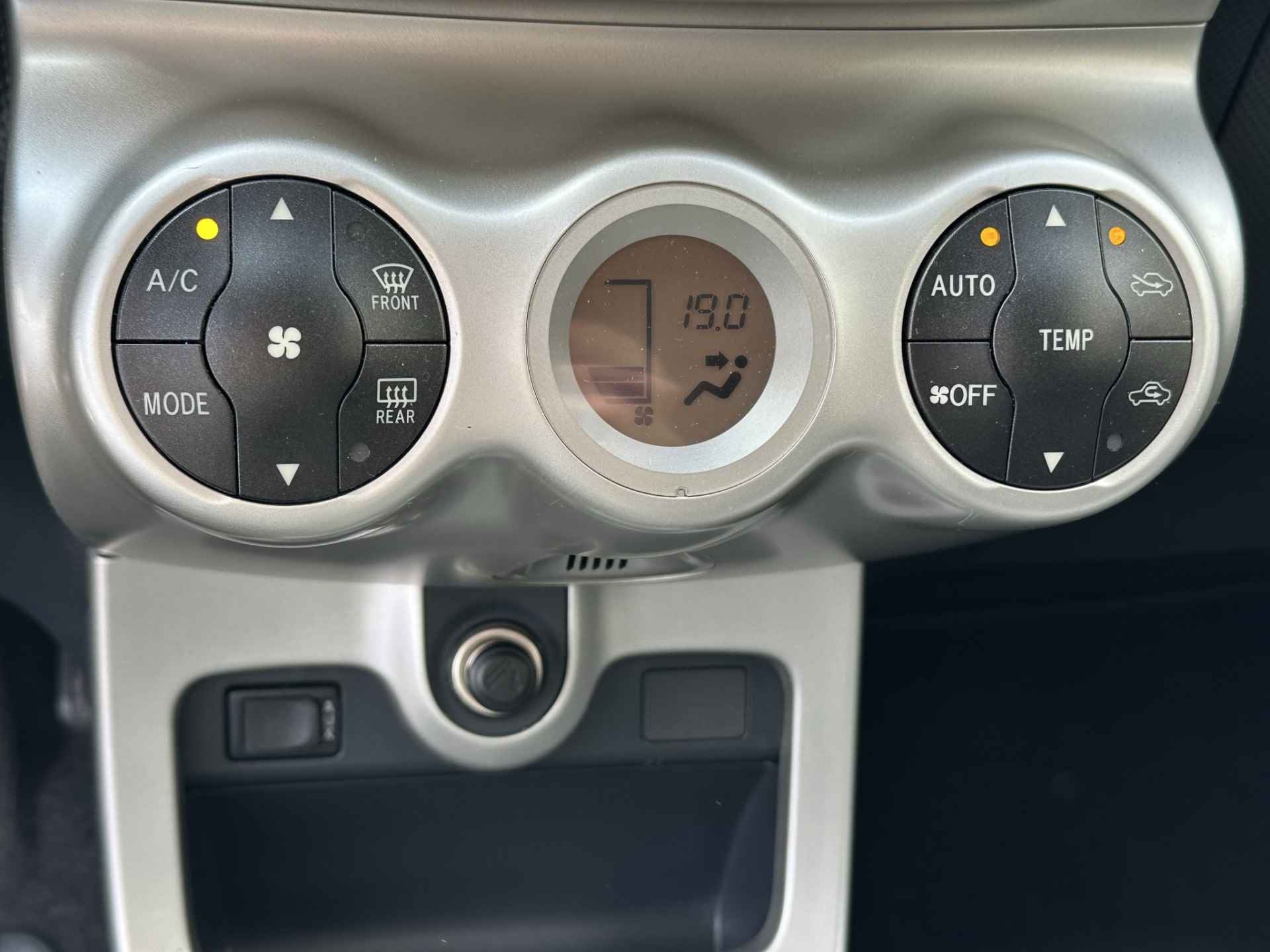 Toyota Urban Cruiser 1.3 VVT-i Dynamic | Automatische Airco | Bluetooth | Keyless | Trekhaak - 30/49