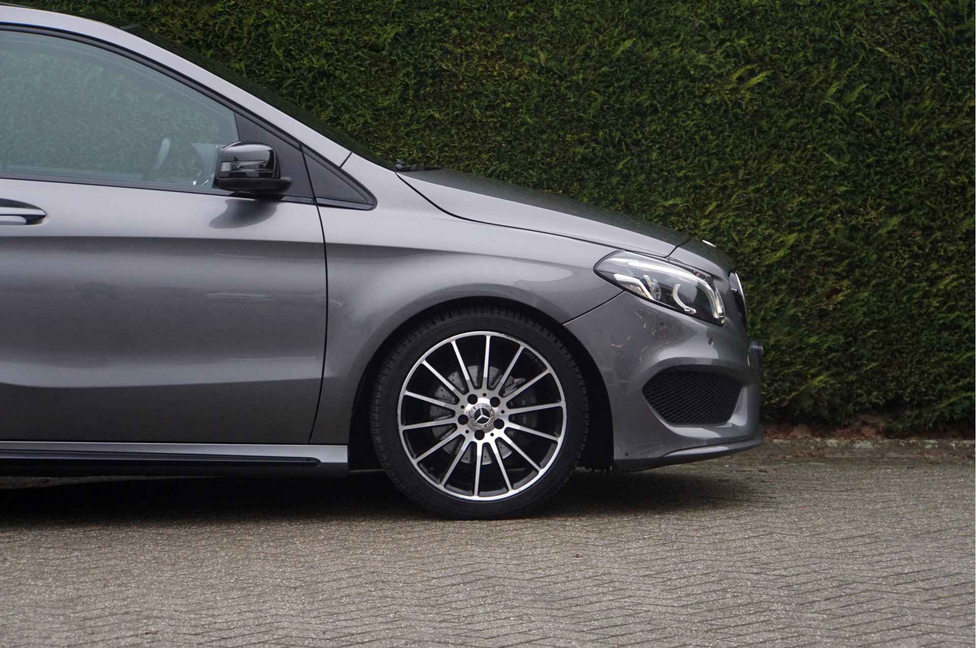 Mercedes-Benz B-Klasse B 180 AMG line Night | Panorama Carplay Sfeerverlichting - 8/36