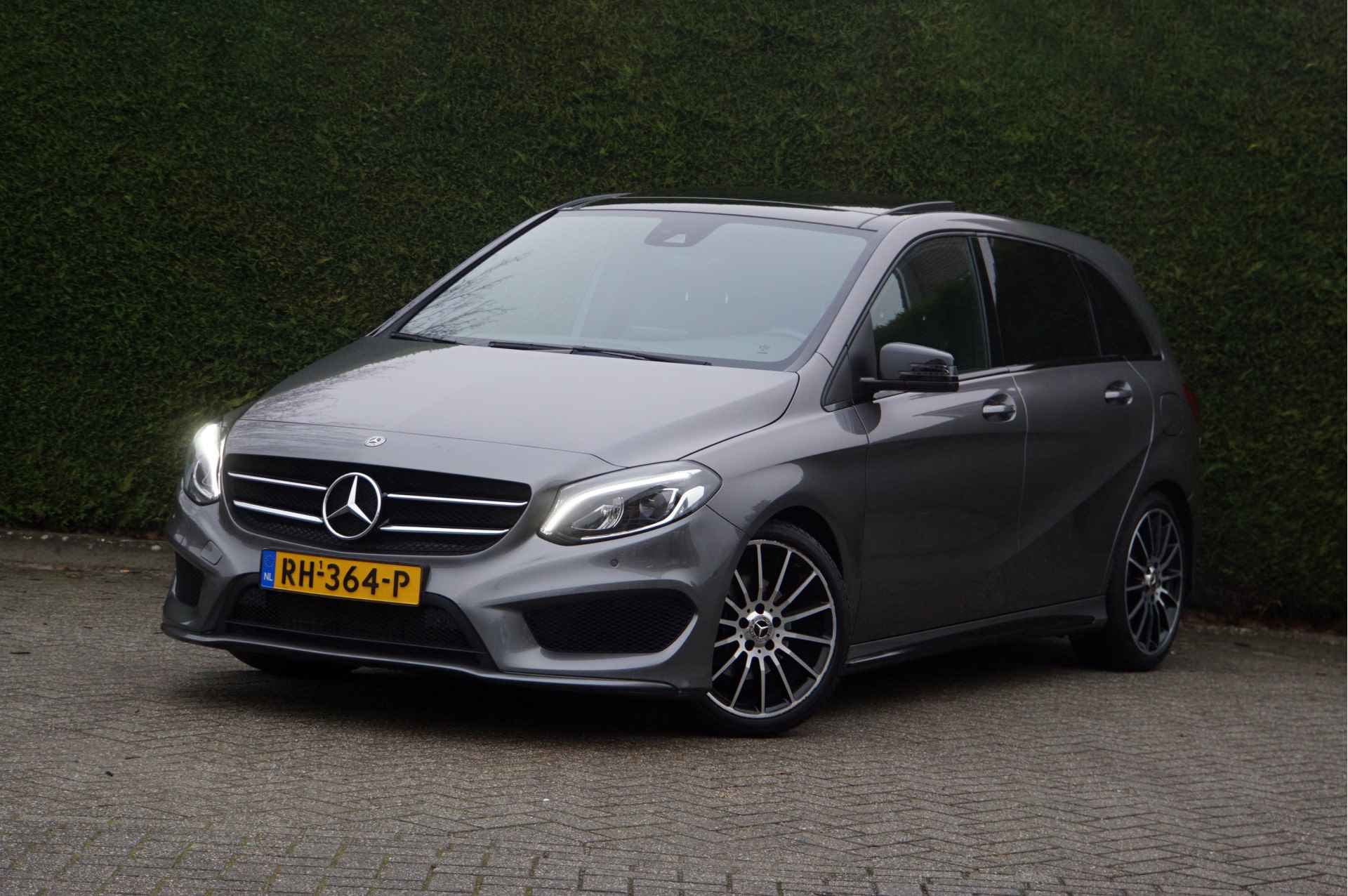 Mercedes-Benz B-Klasse B 180 AMG line Night | Panorama Carplay Sfeerverlichting - 18/36