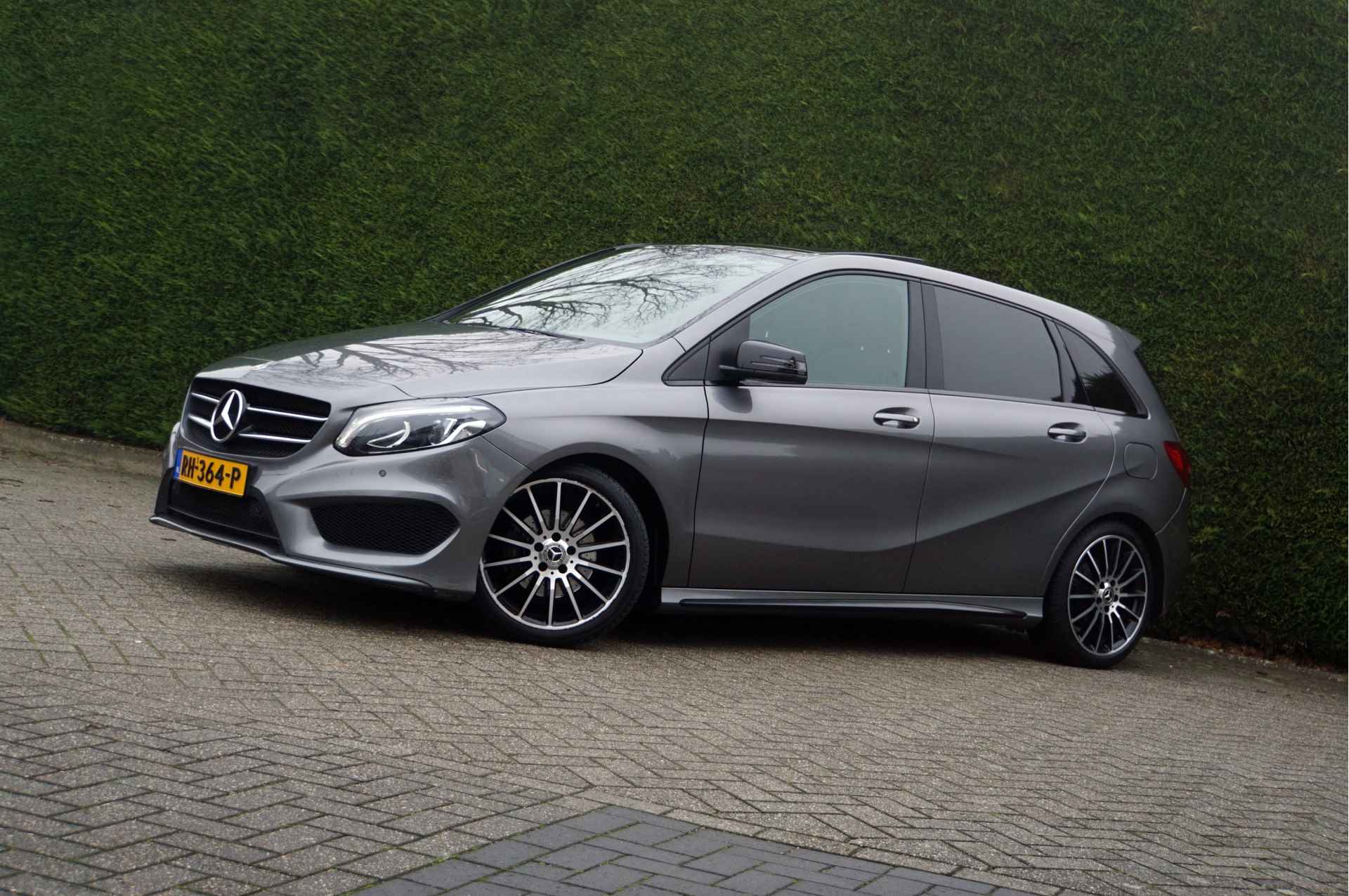 Mercedes-Benz B-Klasse B 180 AMG line Night | Panorama Carplay Sfeerverlichting - 21/36