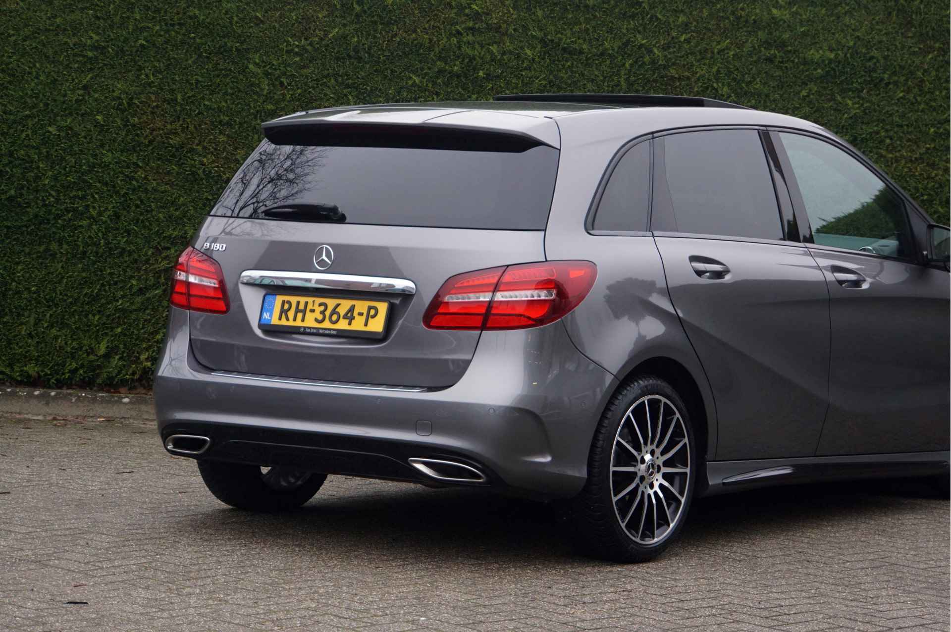 Mercedes-Benz B-Klasse B 180 AMG line Night | Panorama Carplay Sfeerverlichting - 24/36