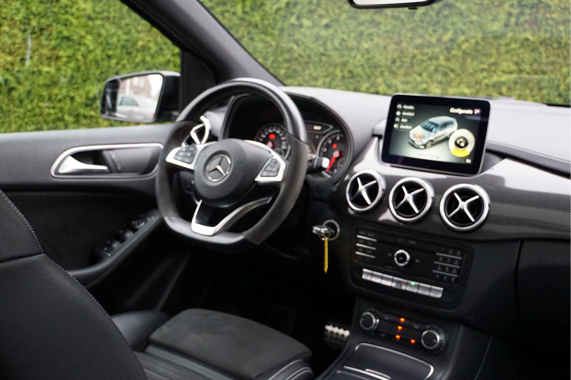 Mercedes-Benz B-Klasse B 180 AMG line Night | Panorama Carplay Sfeerverlichting - 25/36