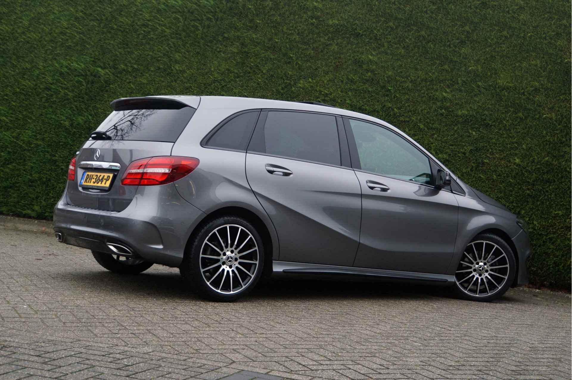 Mercedes-Benz B-Klasse B 180 AMG line Night | Panorama Carplay Sfeerverlichting - 28/36