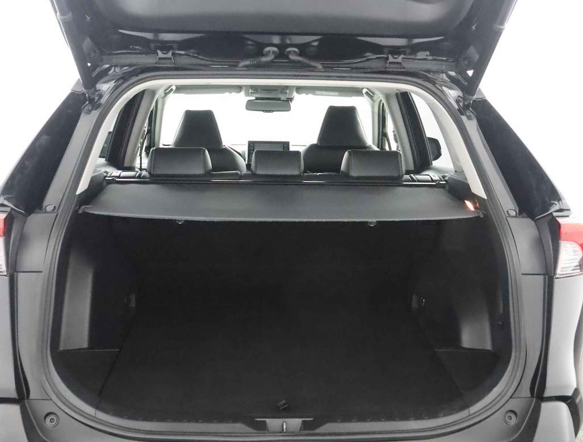 Toyota RAV4 2.5 Hybrid AWD Style | Stoelverwarming | Lederen bekleding | Trekhaak | - 75/79