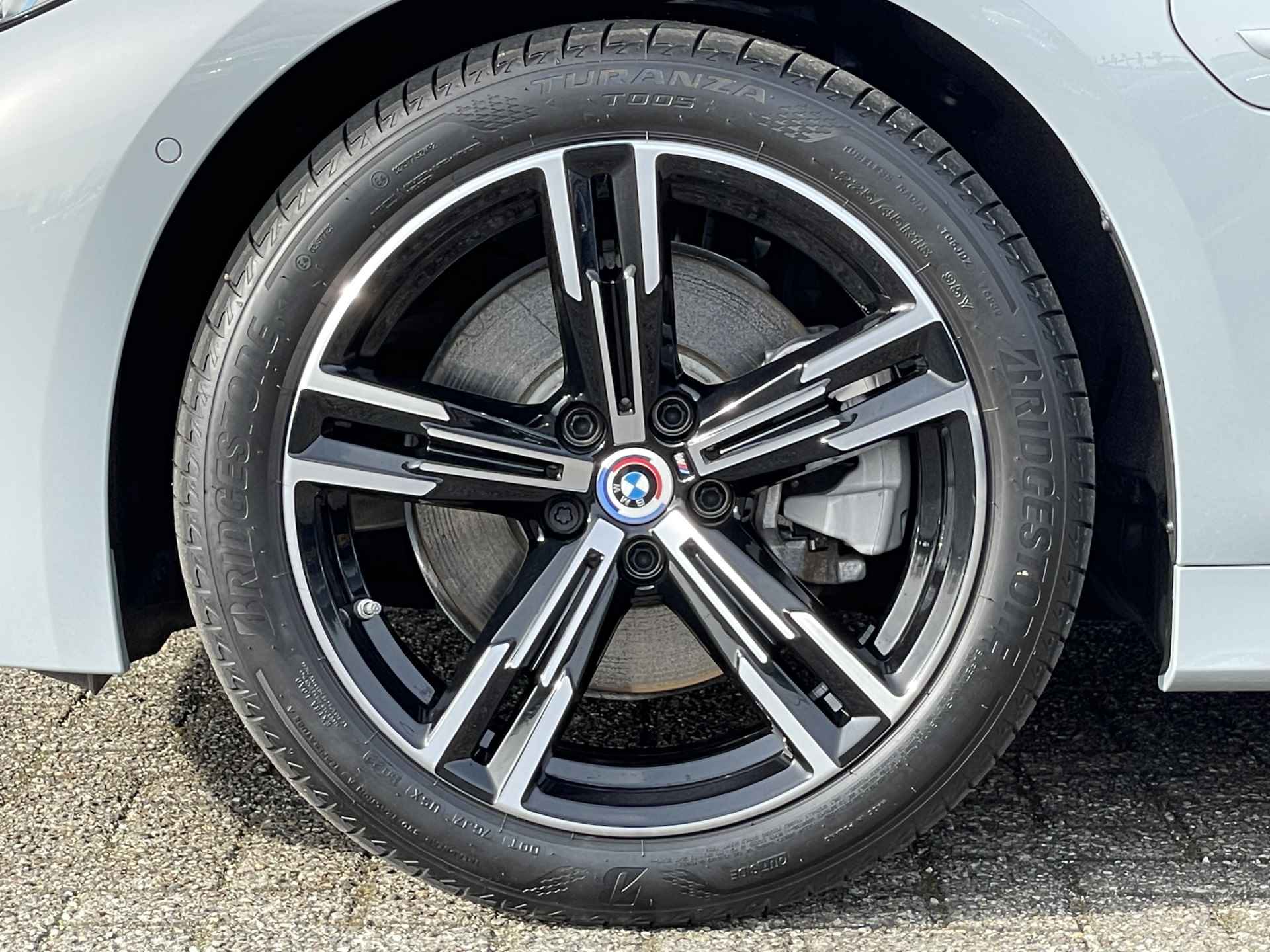 BMW 3 Serie Touring 330e | M-Sport | Curved display | Camera | HiFi | Camera - 5/30