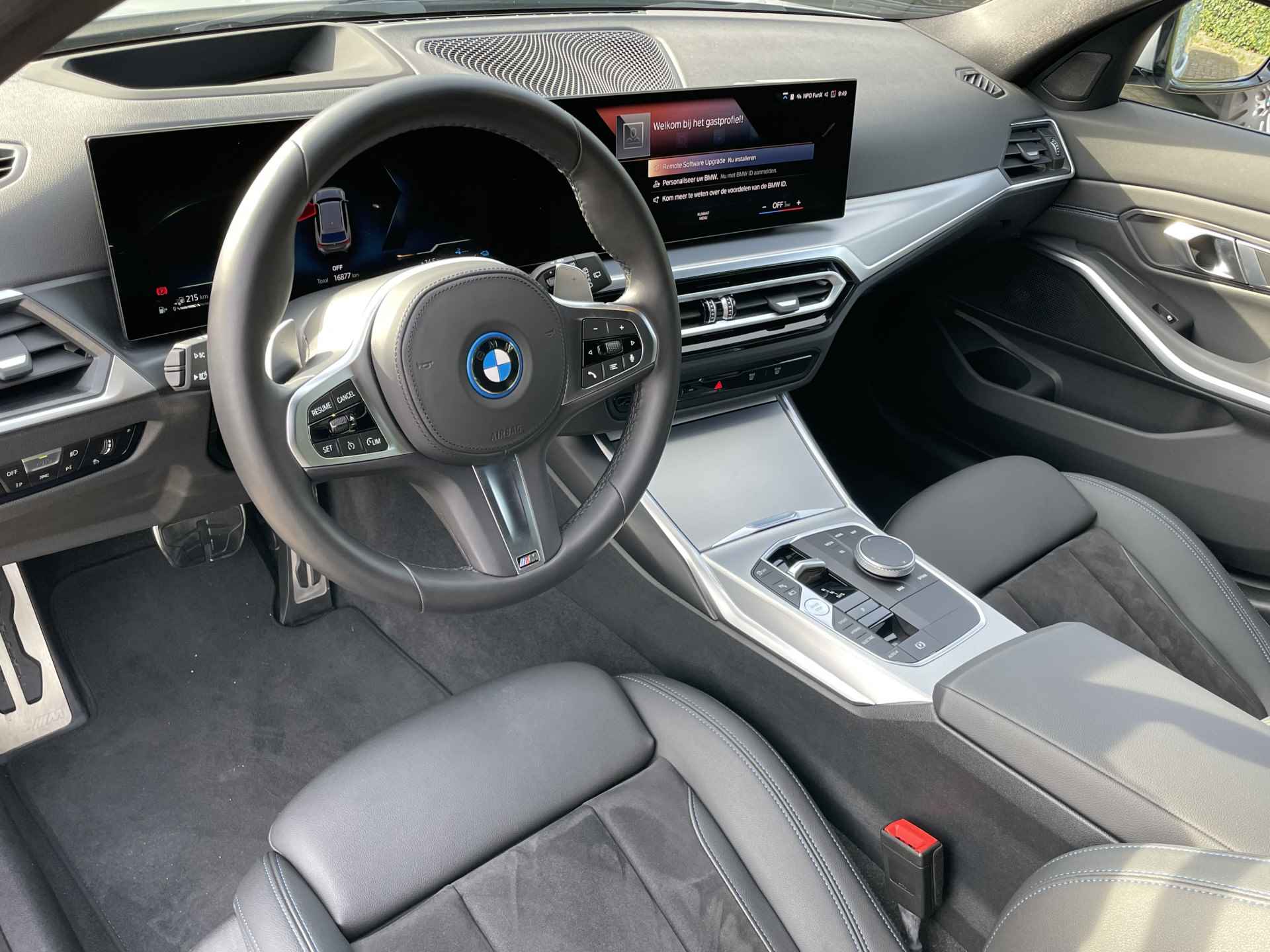 BMW 3 Serie Touring 330e | M-Sport | Curved display | Camera | HiFi | Camera - 10/30