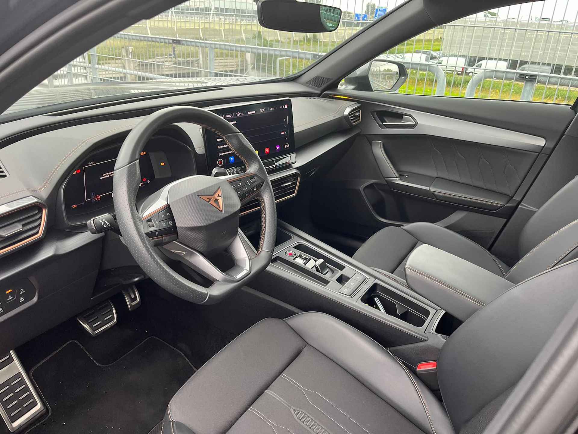 CUPRA Formentor 1.4 e-Hybrid VZ 245PK Performance / 19" LMV / Panoramadak / Digitale Cockpit / Stuur en Stoelverwarming / Achteruitrijcamera / Kuipstoelen - 12/35