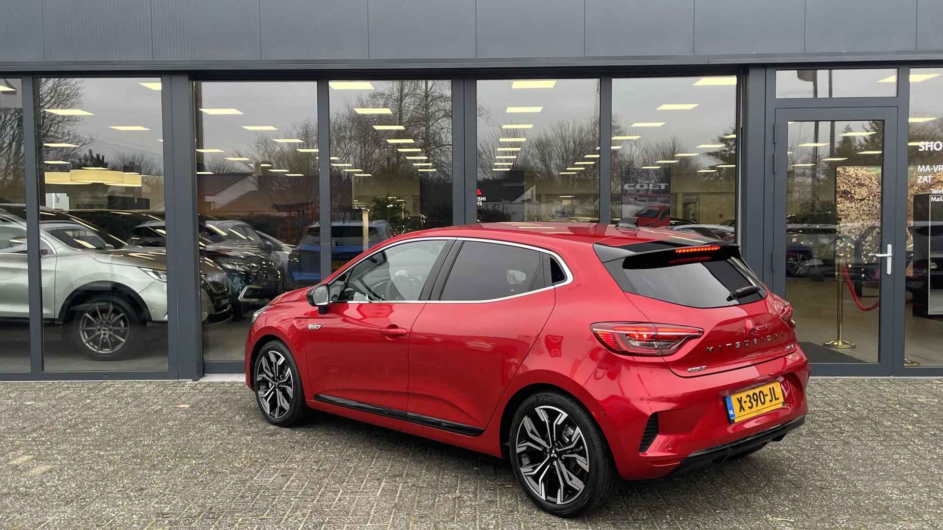 Mitsubishi Colt 1.6 HEV Instyle Hybrid | Navigatie 9,3" | Apple Carplay | LED | 360° Camera | PDC | Bose Audio | LMV 17" | 8 jaar Garantie - 35/37