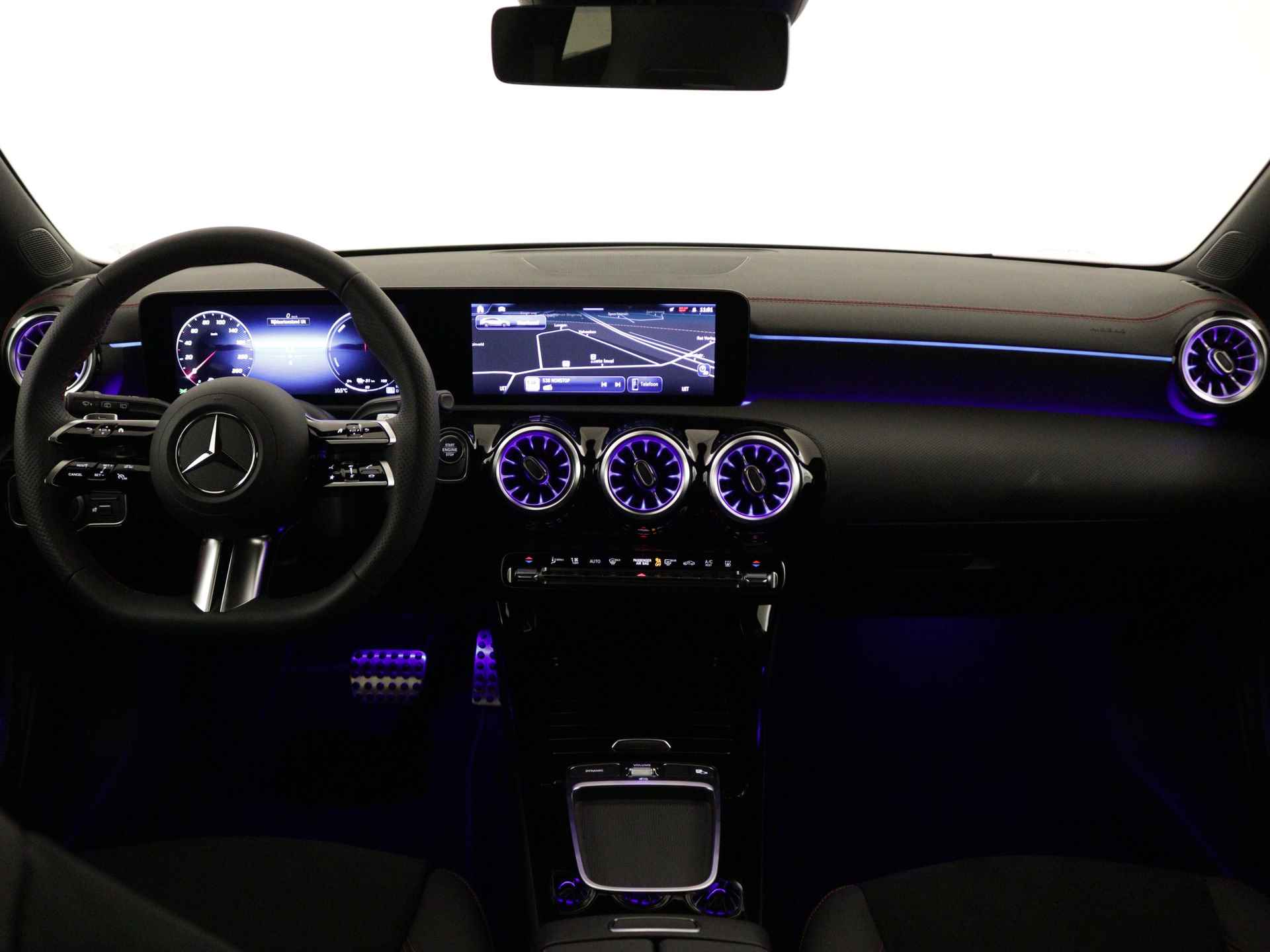 Mercedes-Benz CLA-Klasse Shooting Brake 250 e Star Edition AMG Line | Trekhaak | Nightpakket | Sfeerverlichting | KEYLESS GO-comfortpakket | Dodehoekassistent | USB pakket plus | Parkeerpakket met achteruitrijcamera | - 17/36