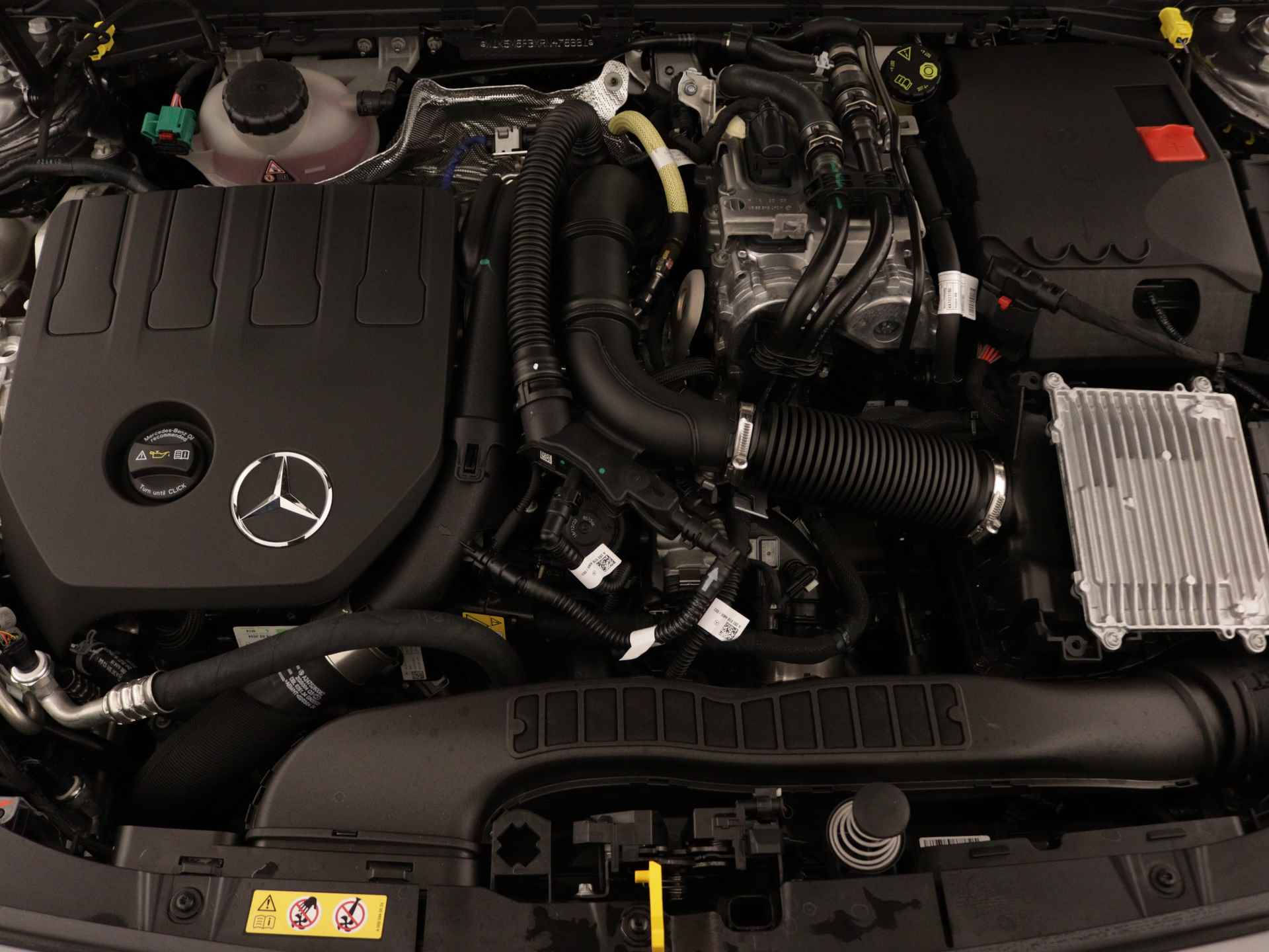 Mercedes-Benz CLA-Klasse Shooting Brake 250 e Star Edition AMG Line | Trekhaak | Nightpakket | Sfeerverlichting | KEYLESS GO-comfortpakket | Dodehoekassistent | USB pakket plus | Parkeerpakket met achteruitrijcamera | - 36/36