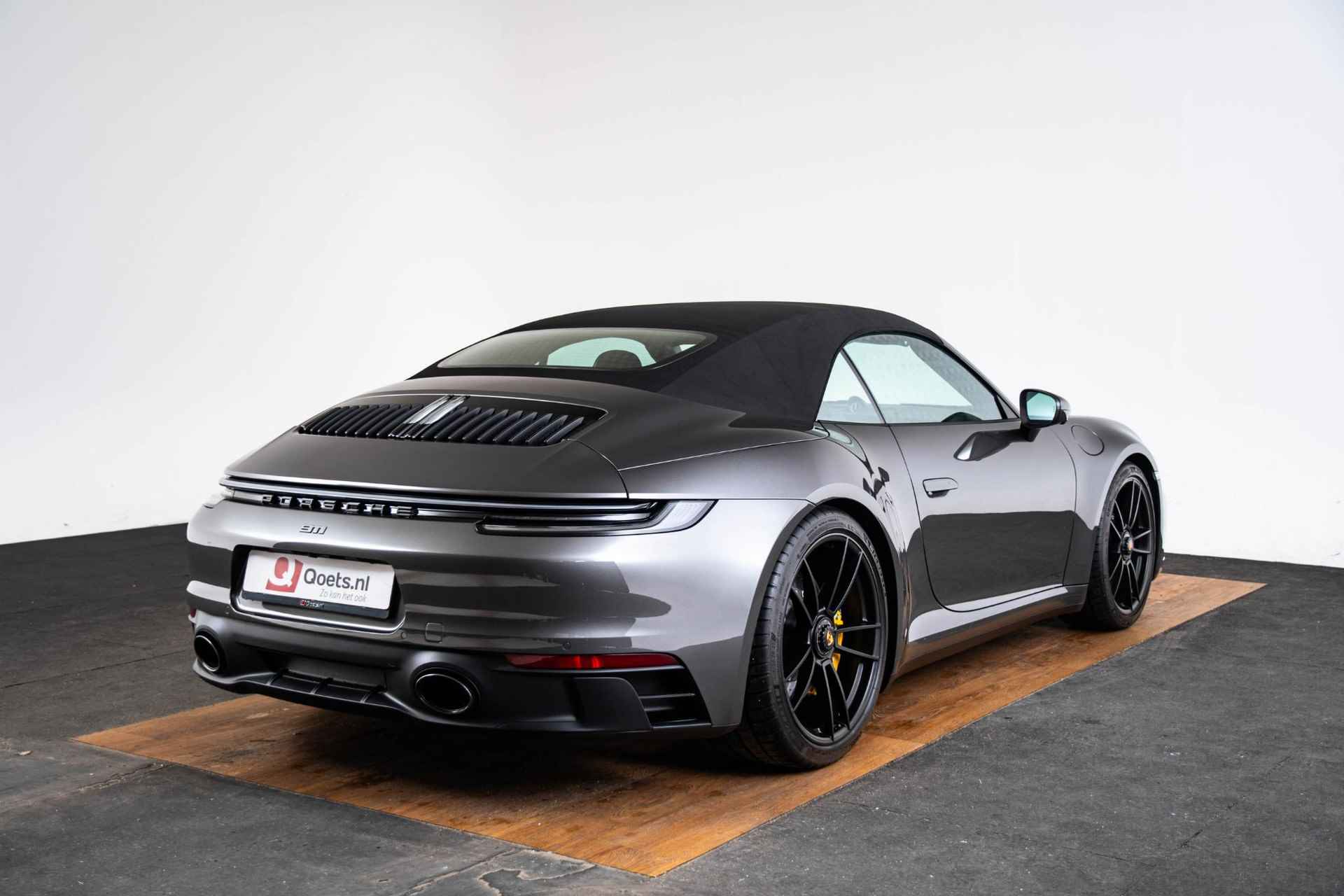 Porsche 911 Cabrio 3.0 Carrera GTS SportDesign/Sport Chrono pakket - Achterasbesturing - Adaptieve cruise control - Adaptieve sportstoelen Plus - GT-sportstuurwiel - Stuurbekrachtiging Plus - Liftsysteem - 2/95